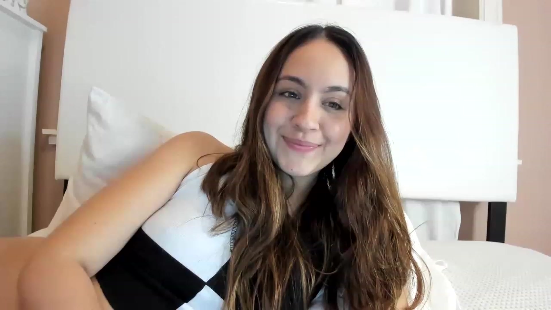 Gallery image thumbnail from Dulce_nk's myfreecams stream on, 11/29/2022, 01:12 image 9 of 20