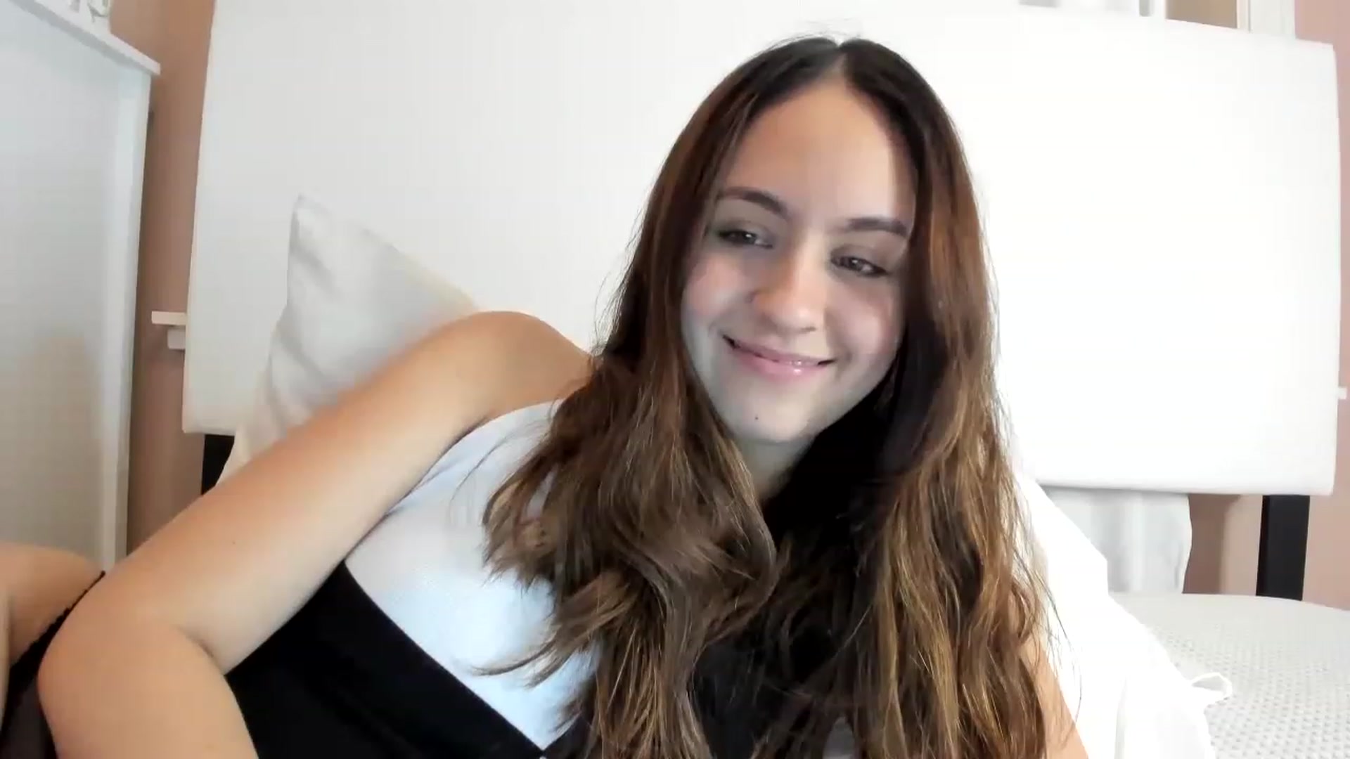 Gallery image thumbnail from Dulce_nk's myfreecams stream on, 11/29/2022, 01:12 image 12 of 20