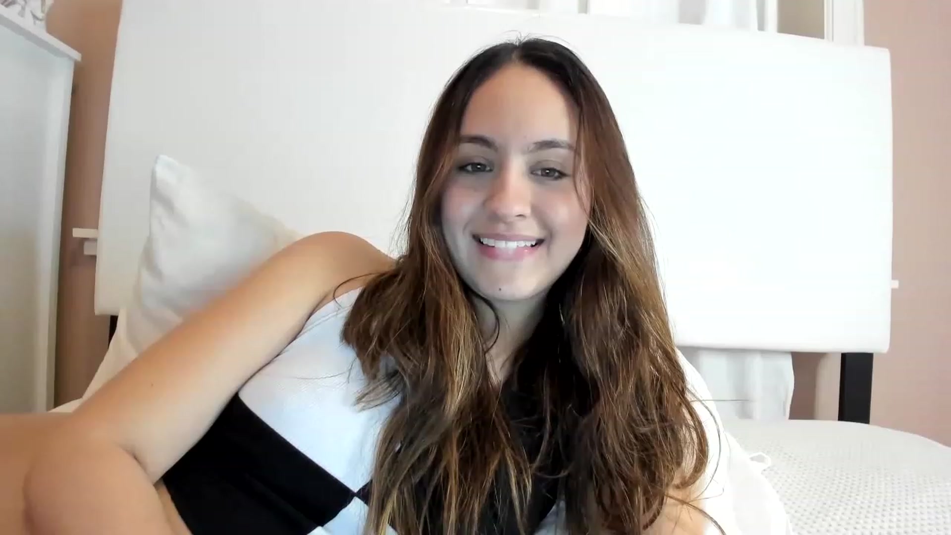 Gallery image thumbnail from Dulce_nk's myfreecams stream on, 11/29/2022, 01:12 image 8 of 20