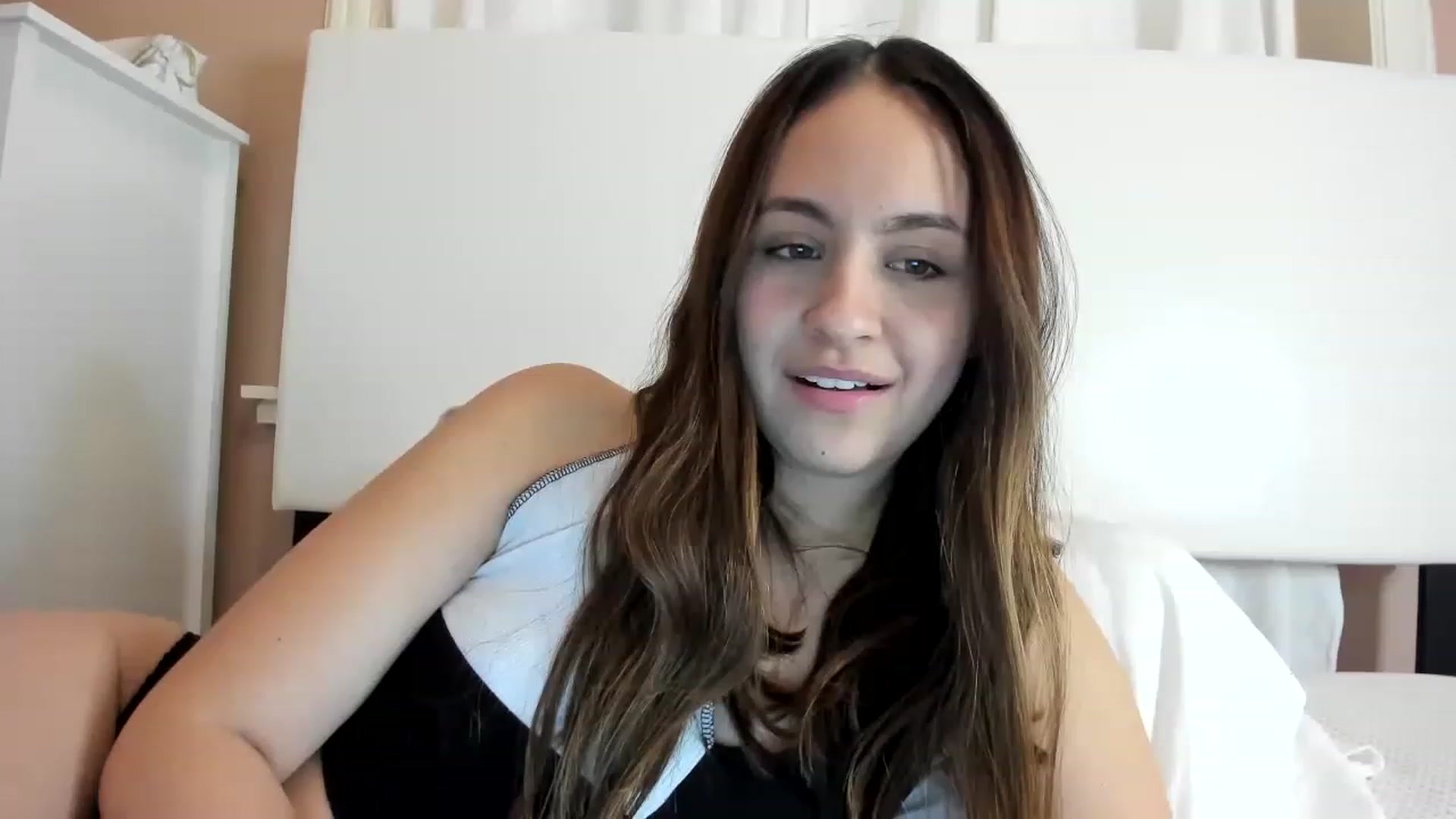 Gallery image thumbnail from Dulce_nk's myfreecams stream on, 11/29/2022, 01:12 image 16 of 20