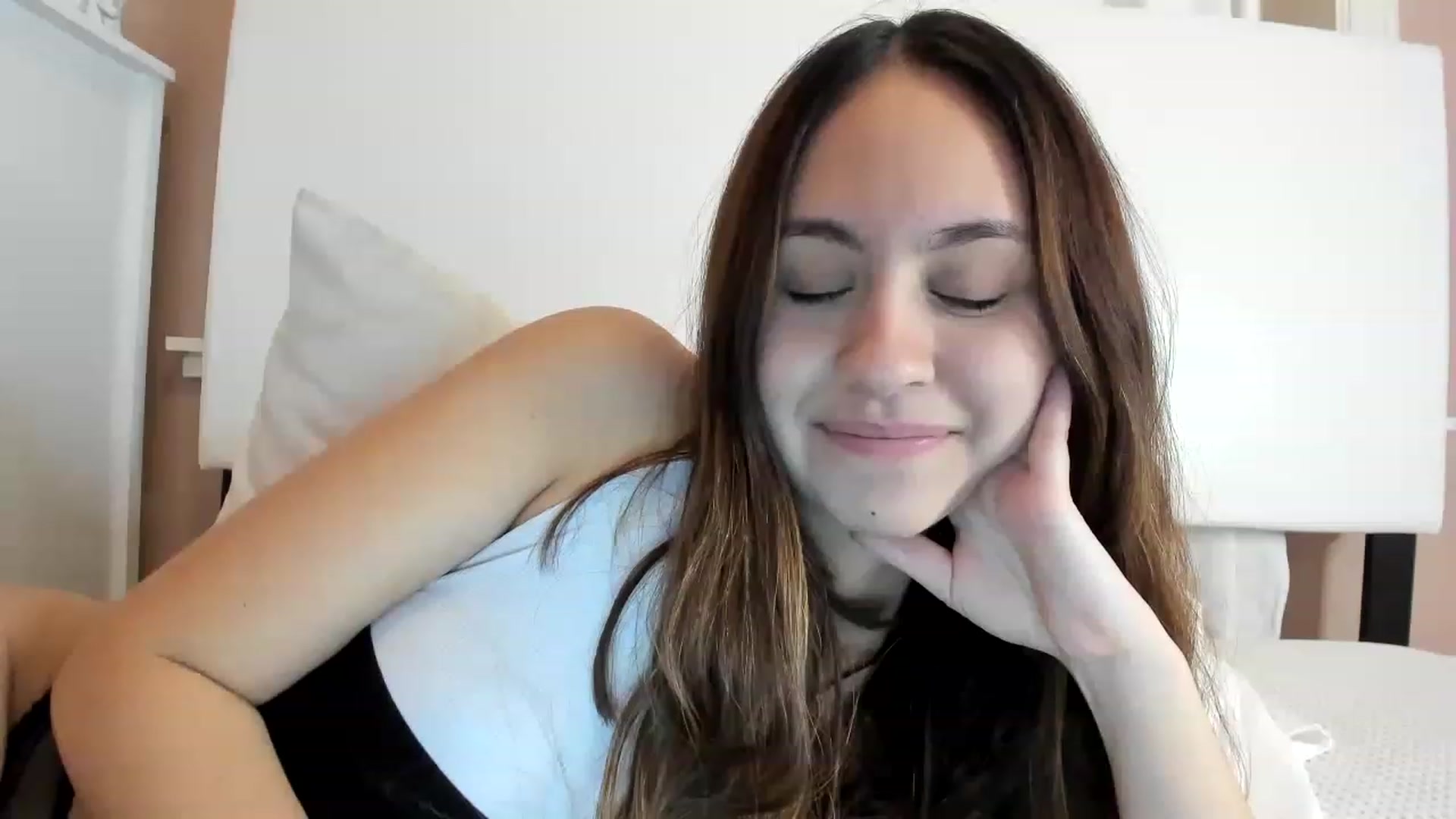 Gallery image thumbnail from Dulce_nk's myfreecams stream on, 11/29/2022, 01:12 image 13 of 20