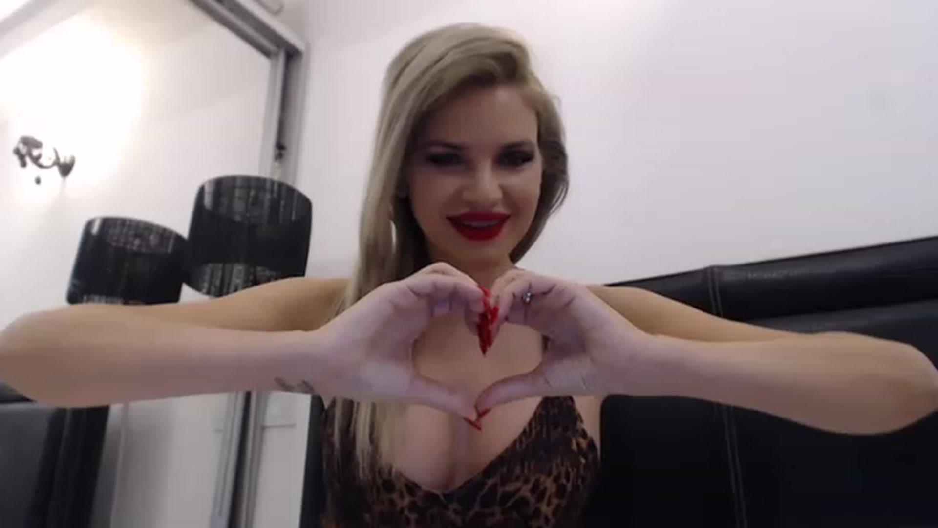 Gallery image thumbnail from Dulcineaa's myfreecams stream on, 05/04/2023, 21:59 image 4 of 20