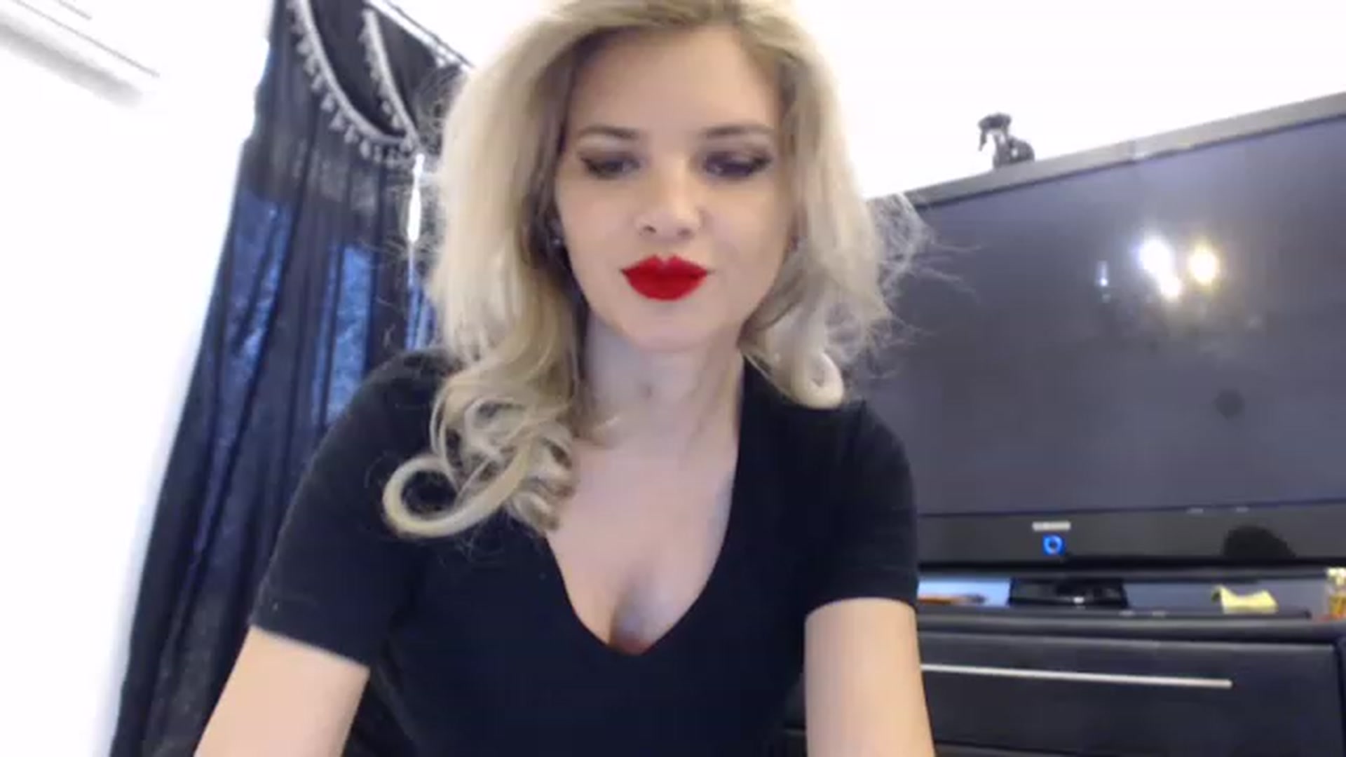 Gallery image thumbnail from Dulcineaa's myfreecams stream on, 05/06/2023, 15:27 image 5 of 20
