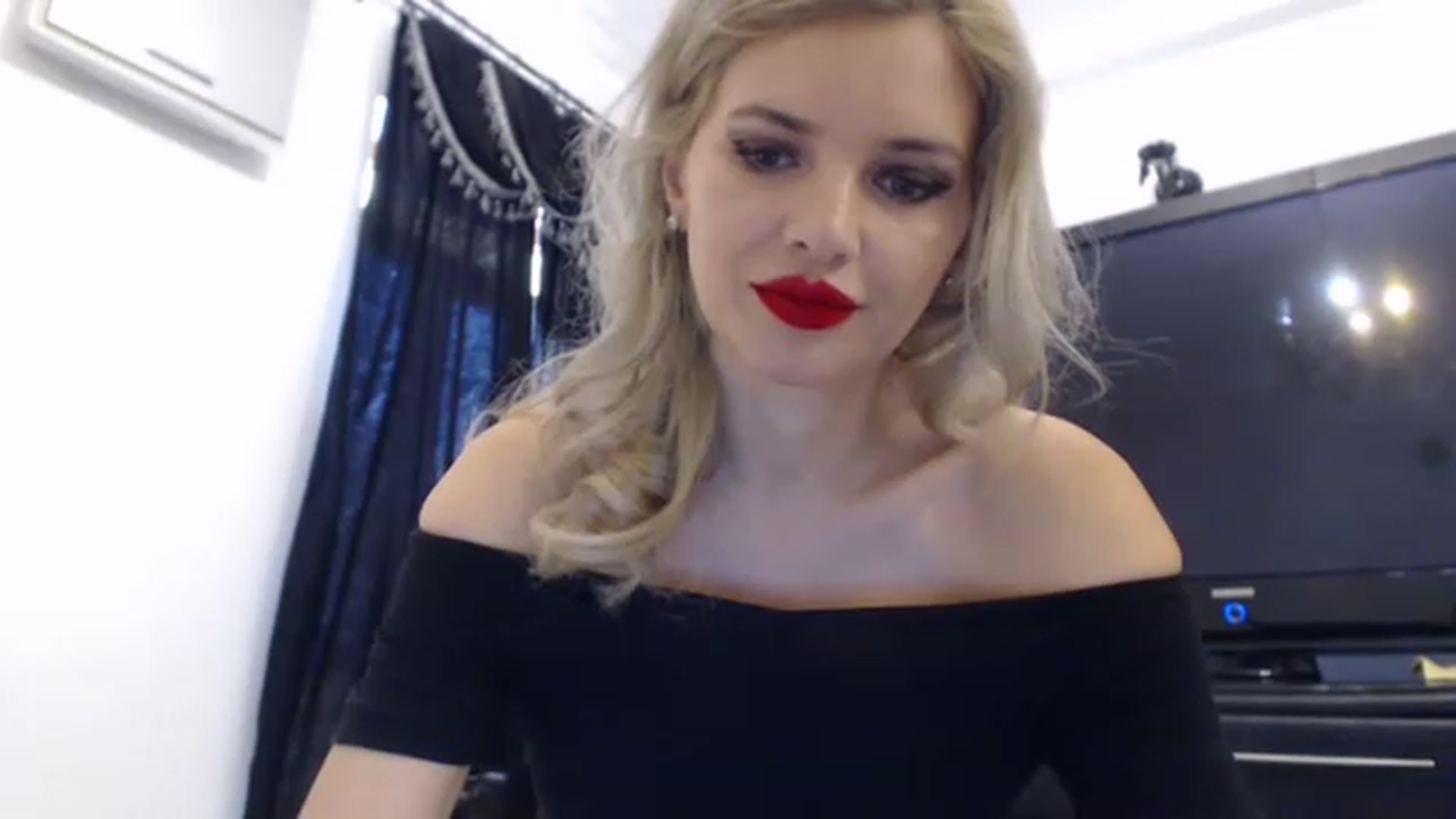 Gallery image thumbnail from Dulcineaa's myfreecams stream on, 05/06/2023, 15:27 image 20 of 20