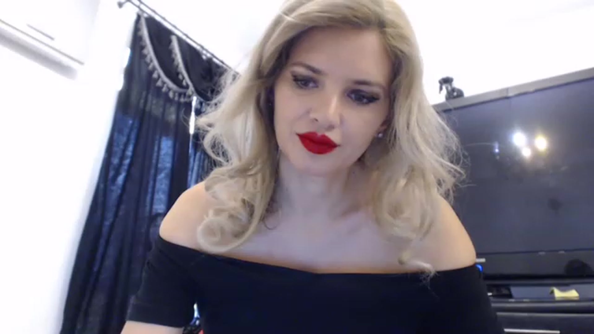 Gallery image thumbnail from Dulcineaa's myfreecams stream on, 05/06/2023, 15:27 image 13 of 20