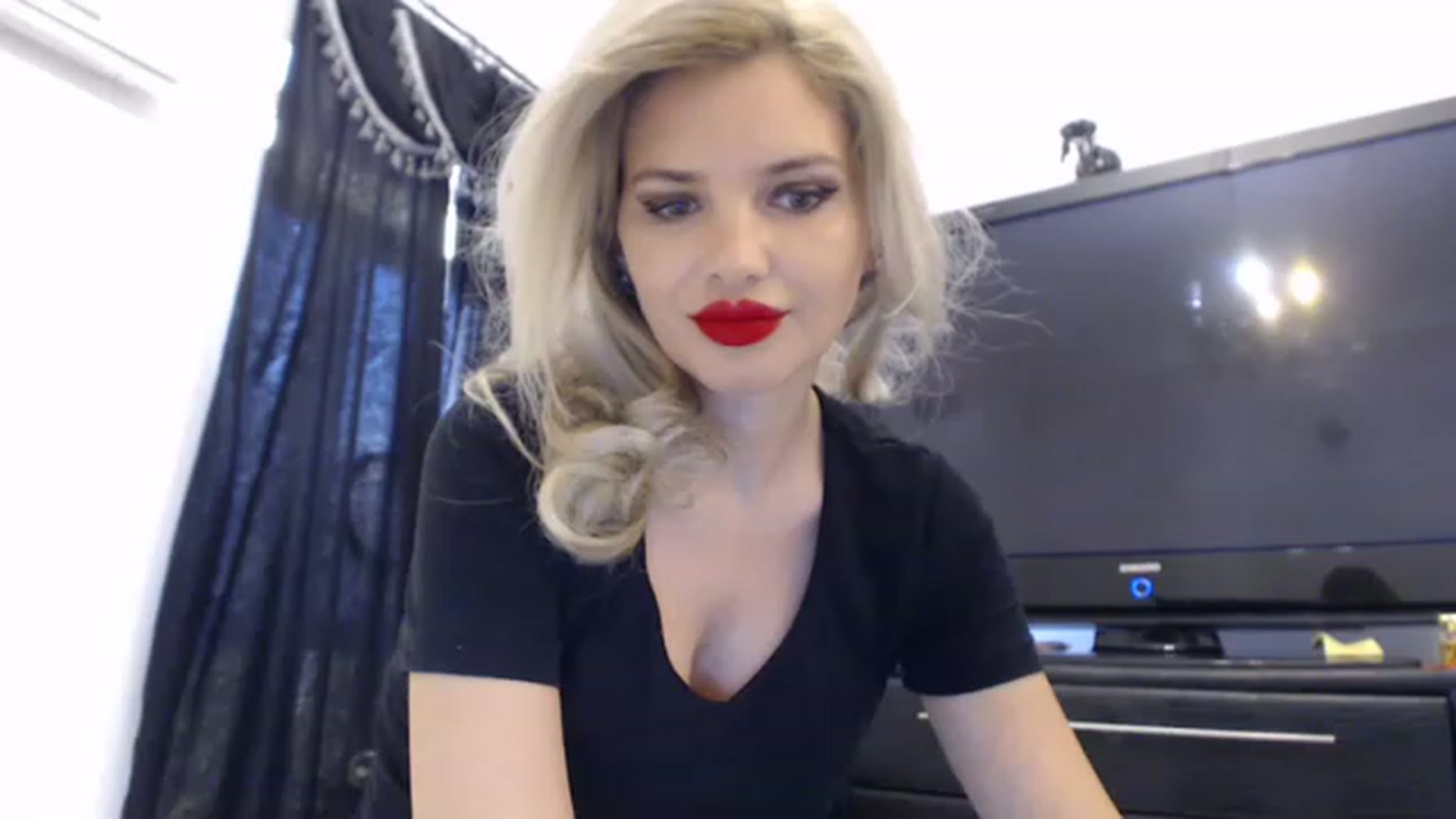 Gallery image thumbnail from Dulcineaa's myfreecams stream on, 05/06/2023, 15:27 image 4 of 20