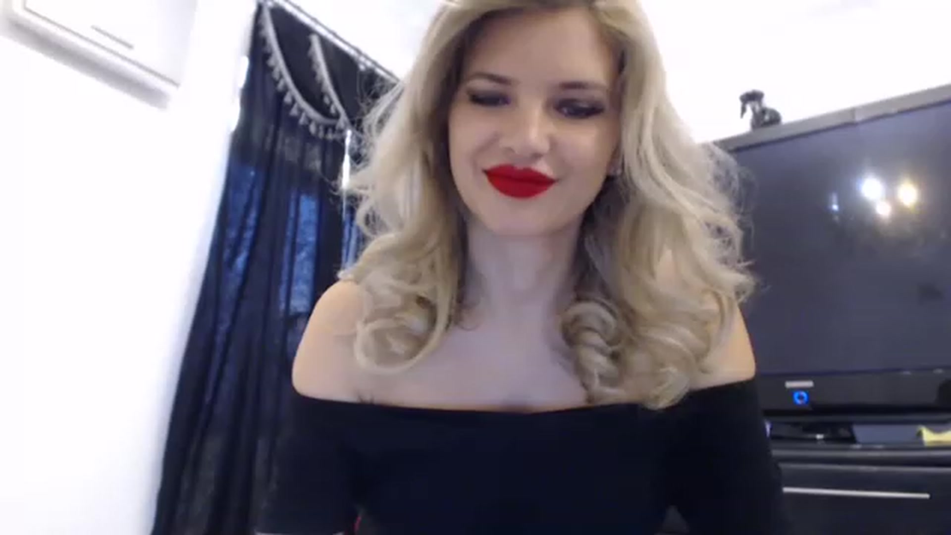 Gallery image thumbnail from Dulcineaa's myfreecams stream on, 05/06/2023, 15:27 image 17 of 20