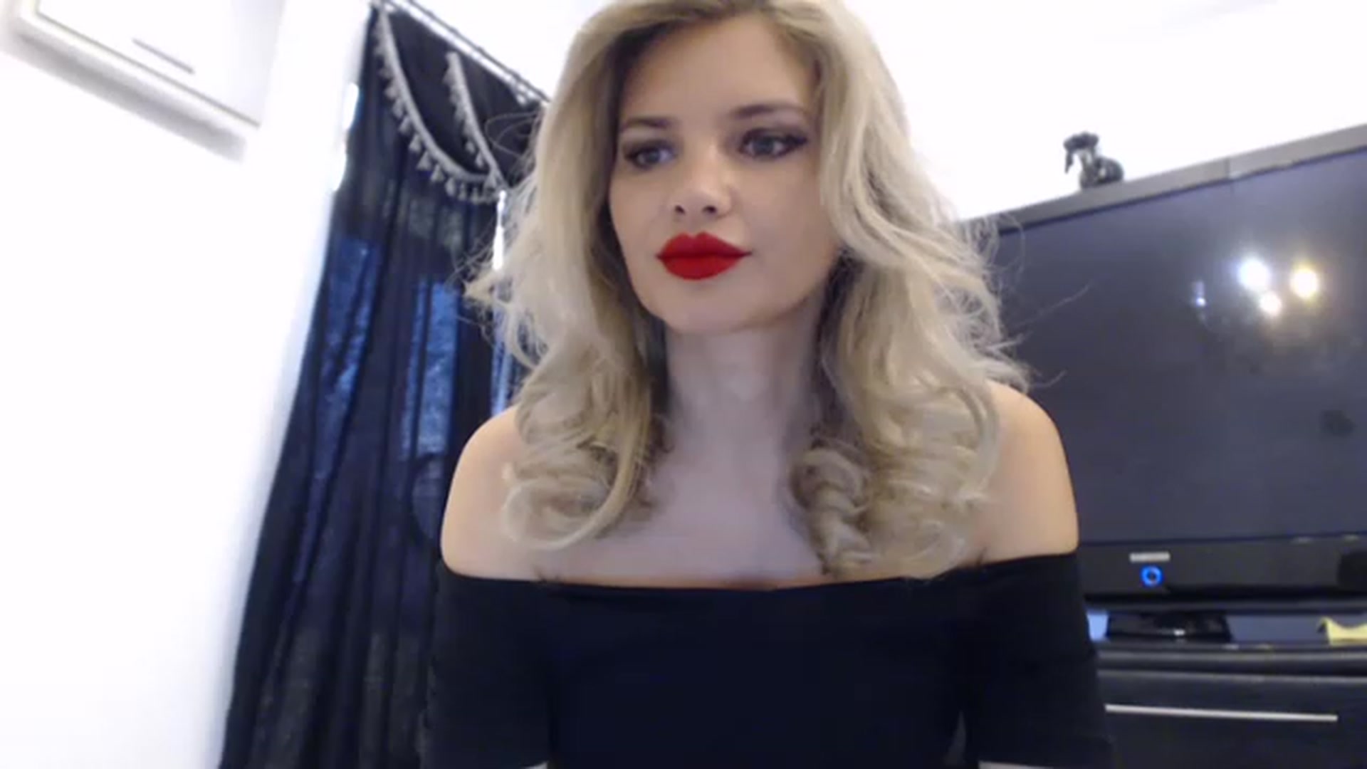 Gallery image thumbnail from Dulcineaa's myfreecams stream on, 05/06/2023, 15:27 image 18 of 20