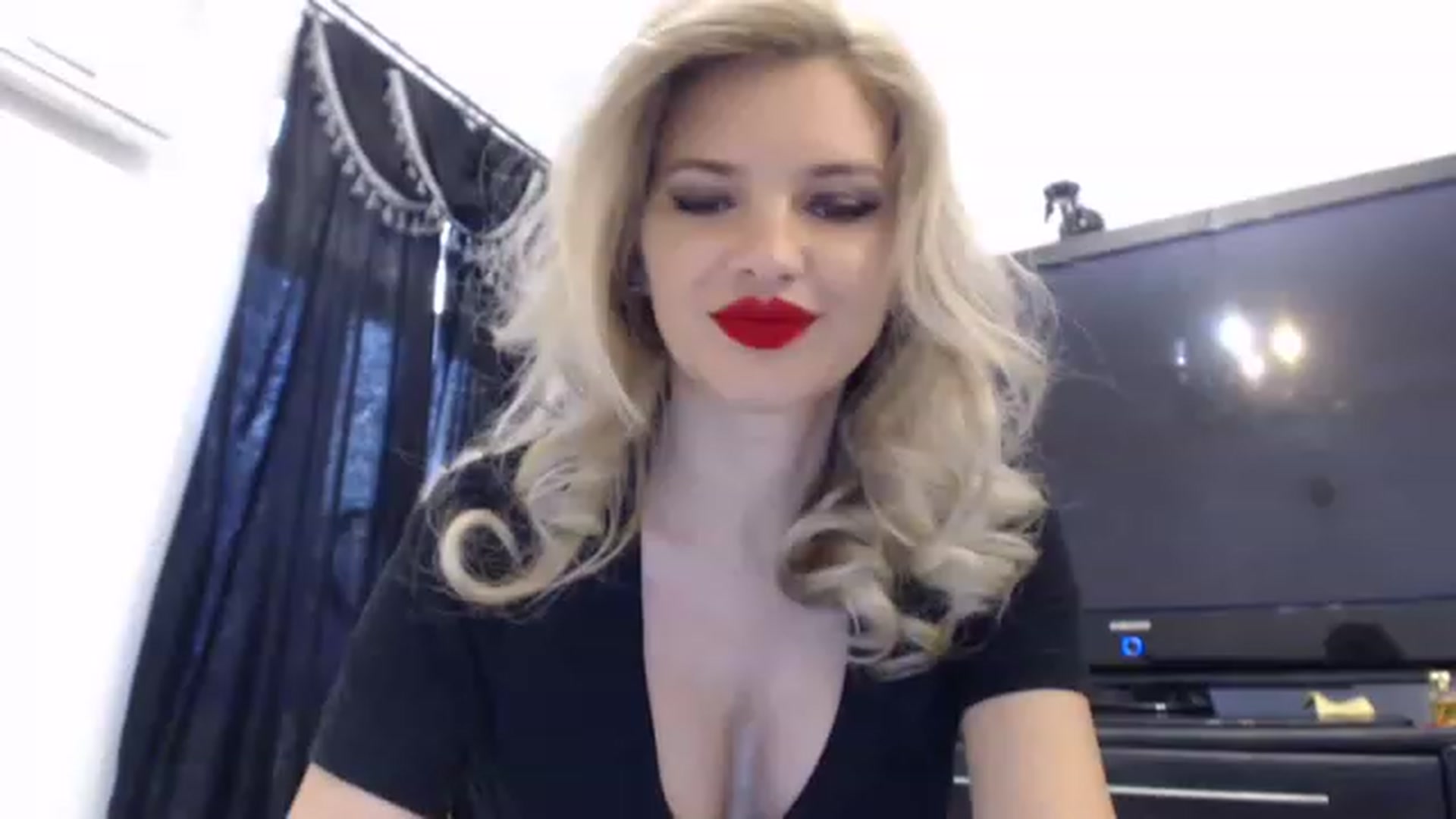 Gallery image thumbnail from Dulcineaa's myfreecams stream on, 05/06/2023, 15:27 image 11 of 20