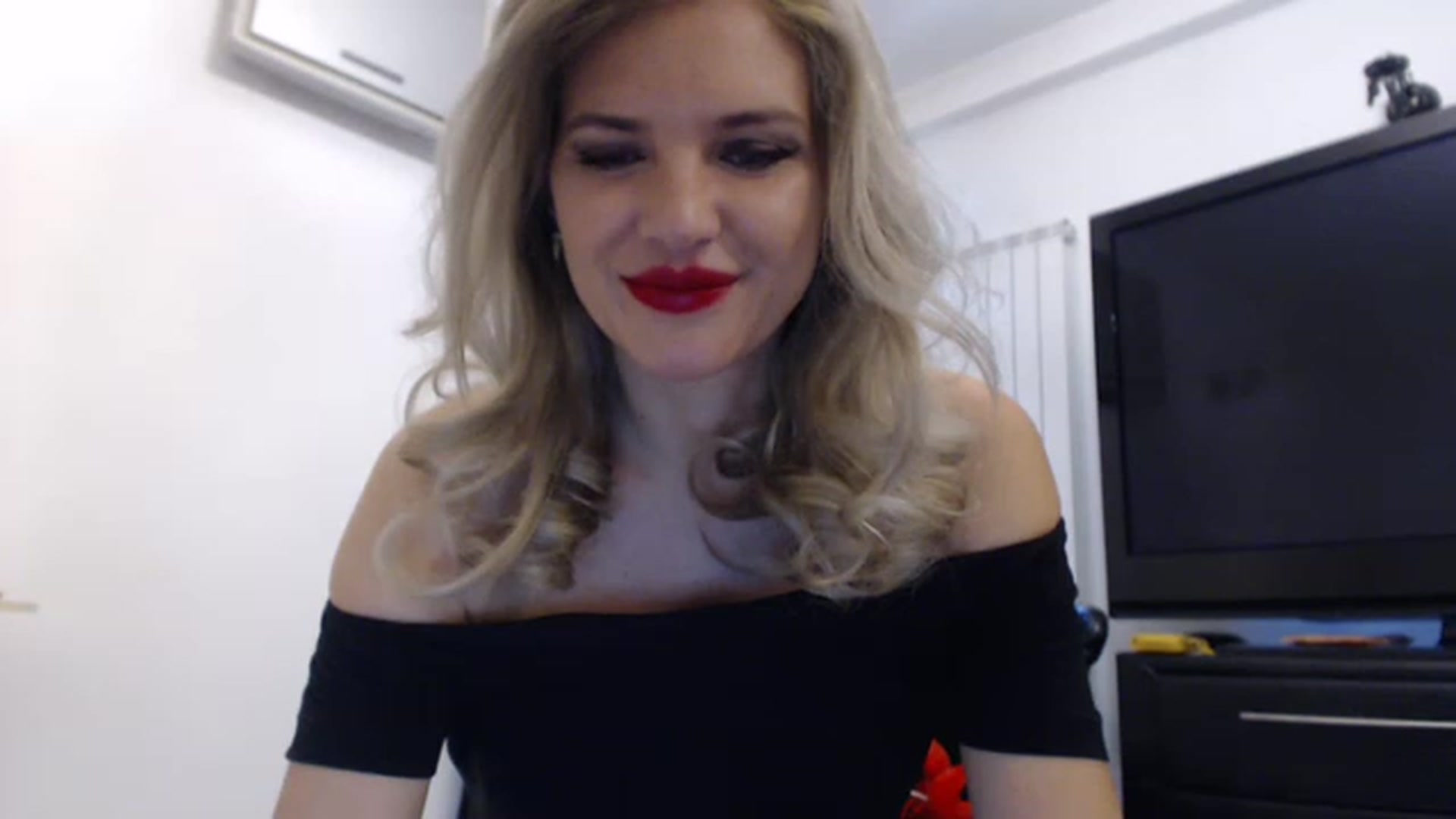 Gallery image thumbnail from Dulcineaa's myfreecams stream on, 05/06/2023, 16:04 image 15 of 20
