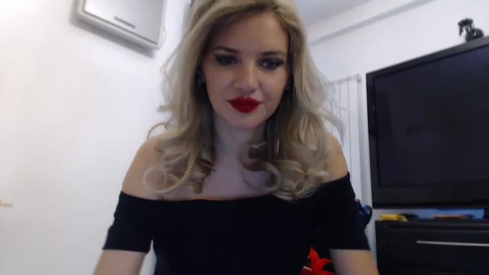 Gallery image thumbnail from Dulcineaa's myfreecams stream on, 05/06/2023, 16:04 image 16 of 20