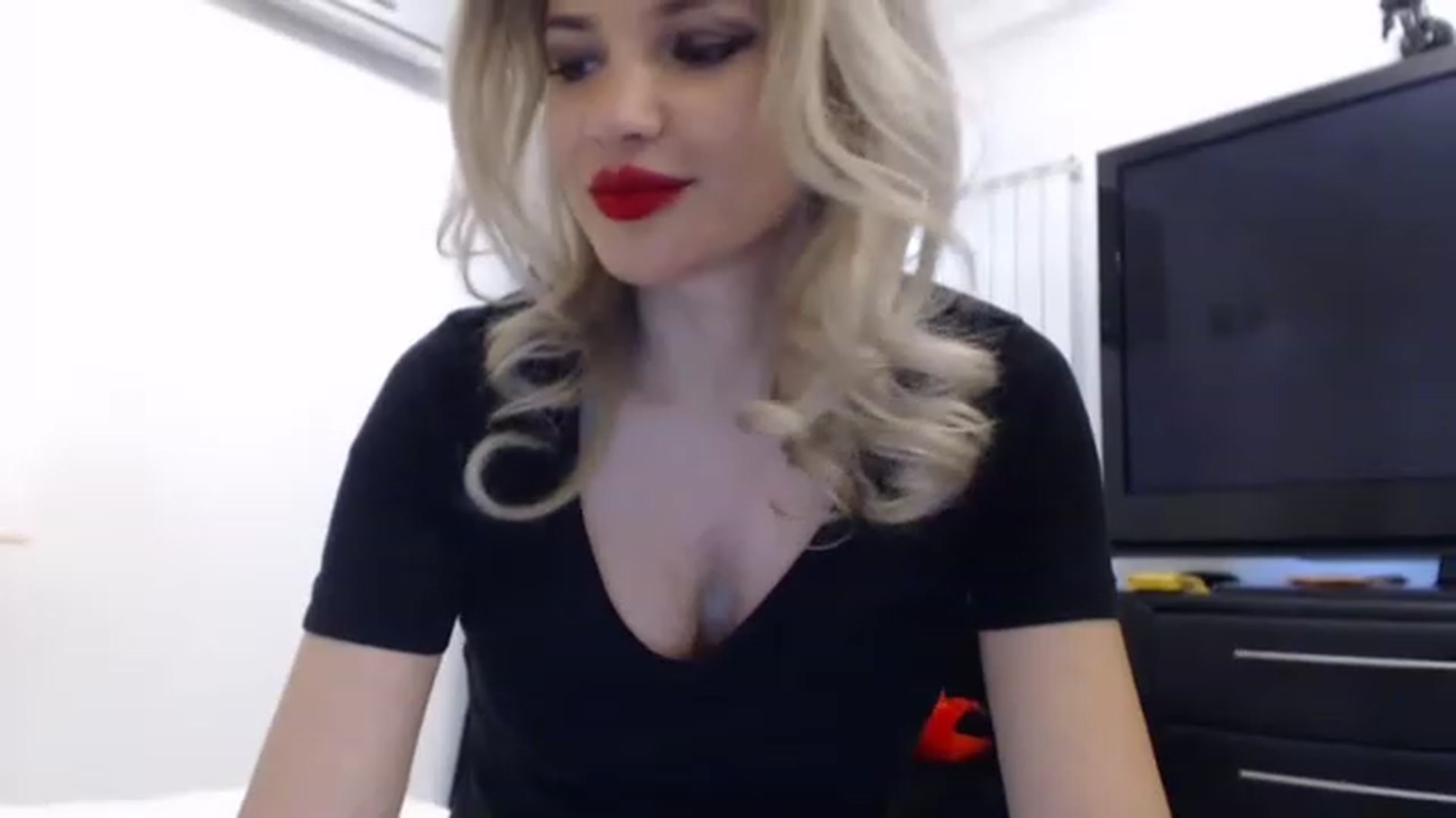 Gallery image thumbnail from Dulcineaa's myfreecams stream on, 05/06/2023, 16:04 image 5 of 20