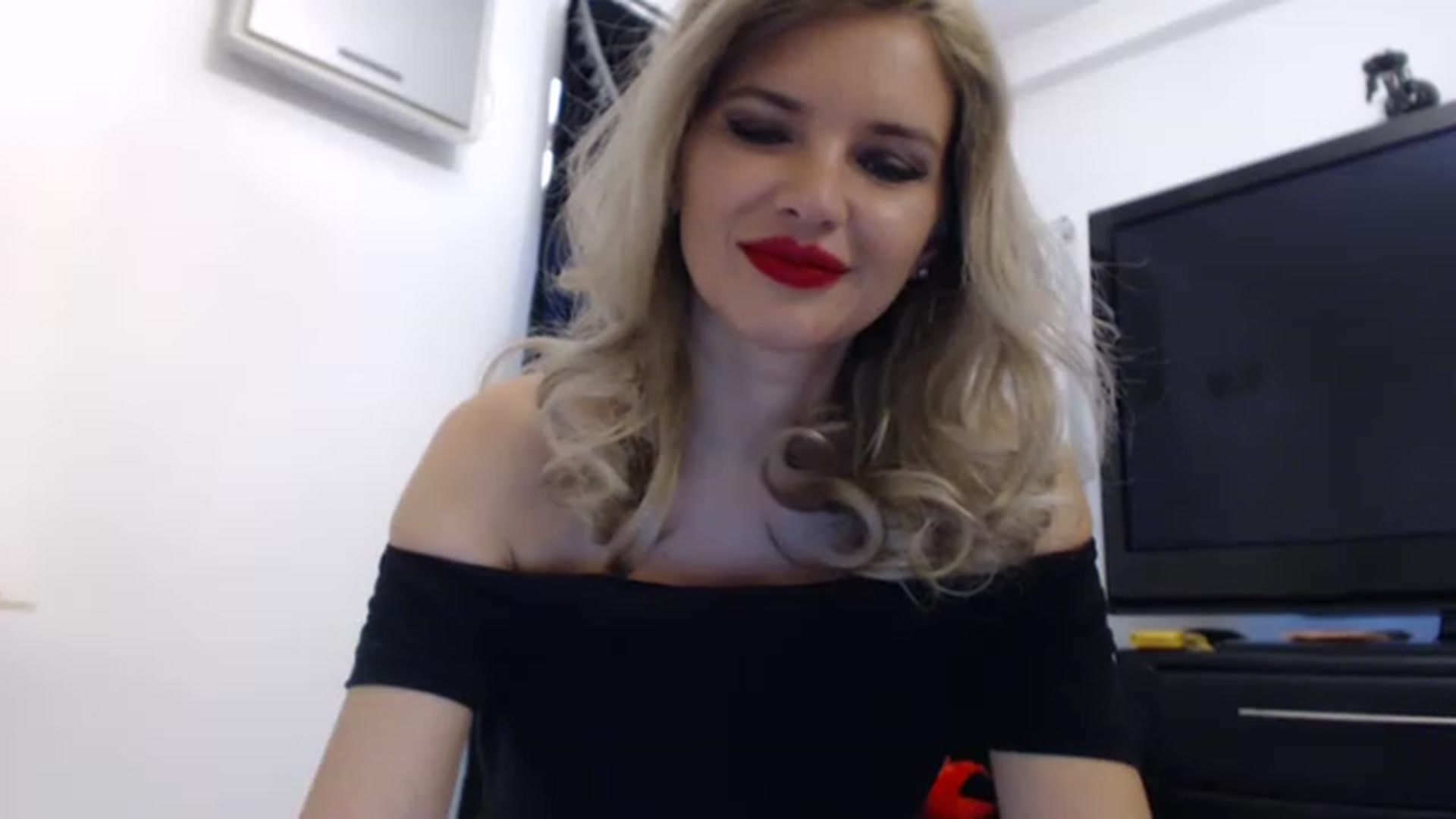 Gallery image thumbnail from Dulcineaa's myfreecams stream on, 05/06/2023, 16:04 image 13 of 20