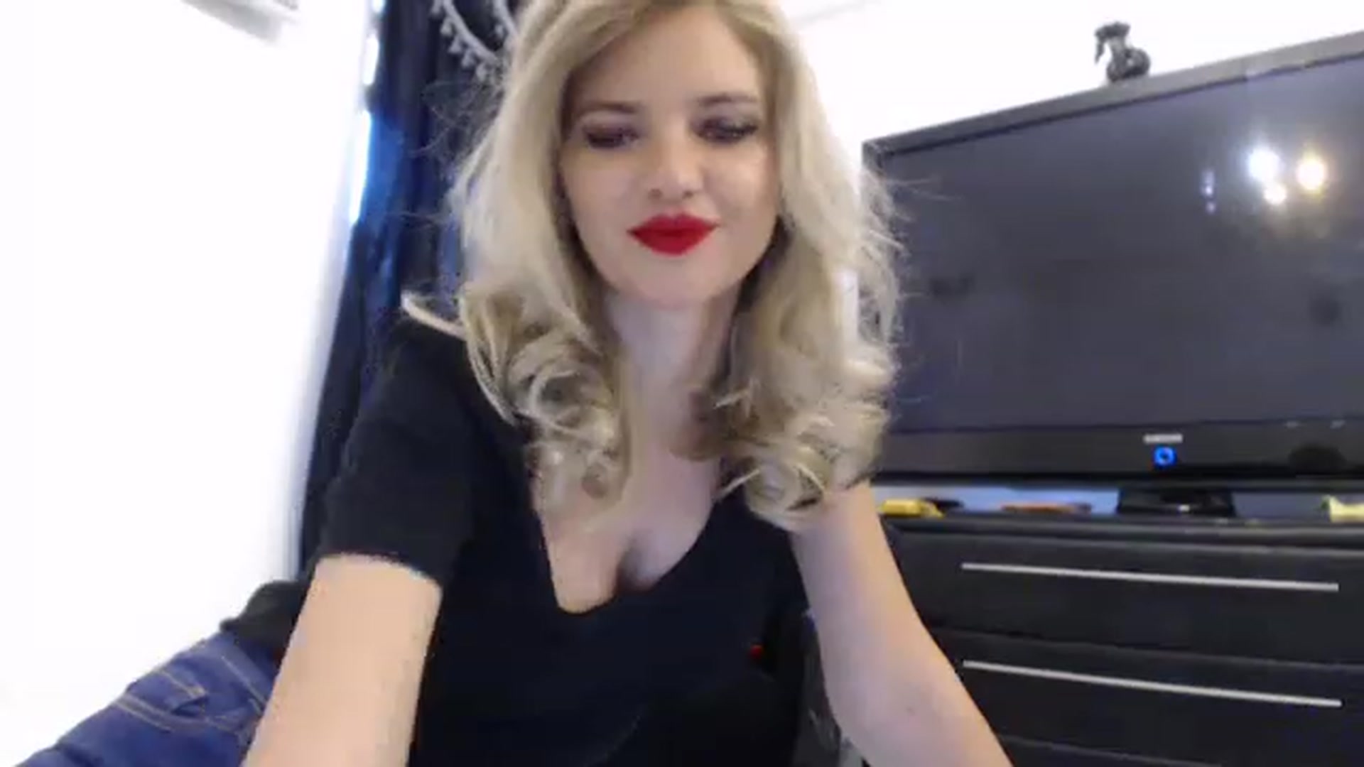 Gallery image thumbnail from Dulcineaa's myfreecams stream on, 05/06/2023, 16:04 image 19 of 20