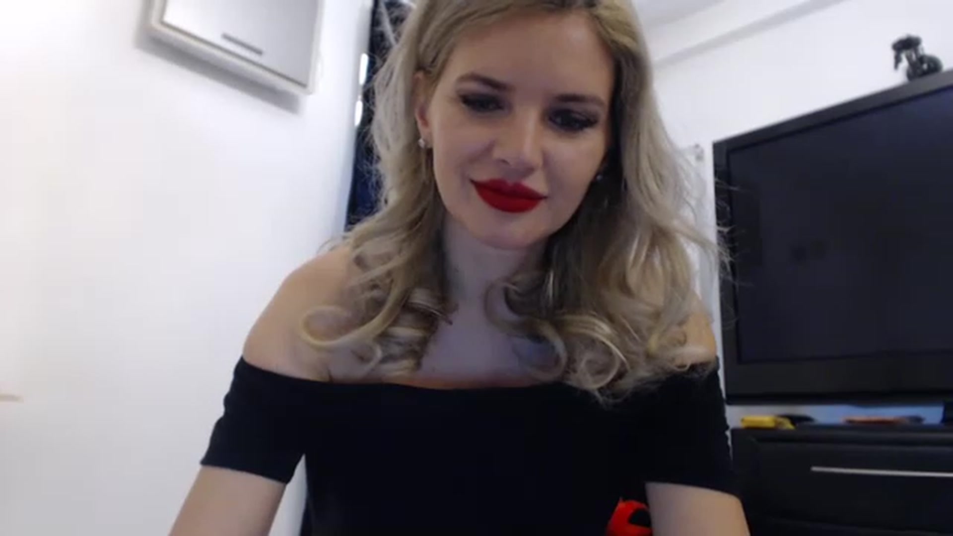 Gallery image thumbnail from Dulcineaa's myfreecams stream on, 05/06/2023, 16:04 image 11 of 20