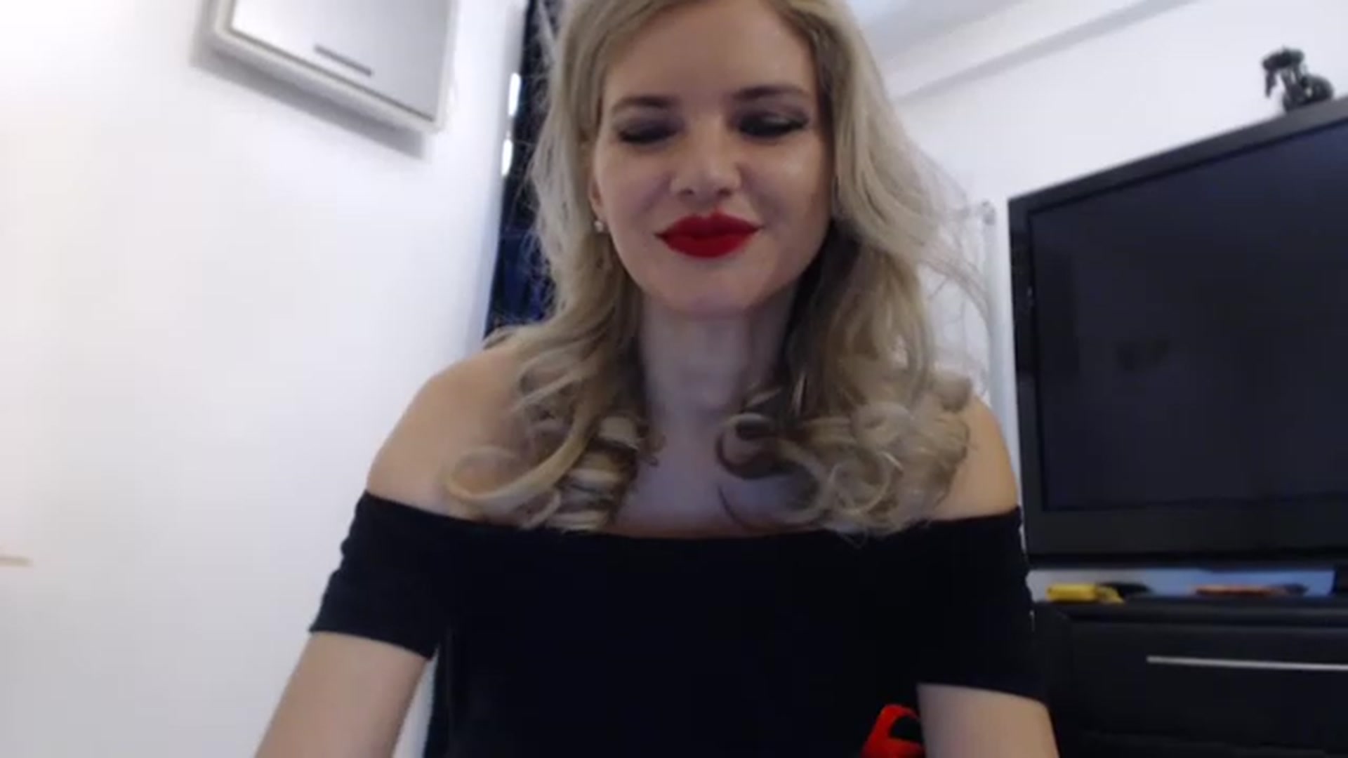 Gallery image thumbnail from Dulcineaa's myfreecams stream on, 05/06/2023, 16:04 image 12 of 20