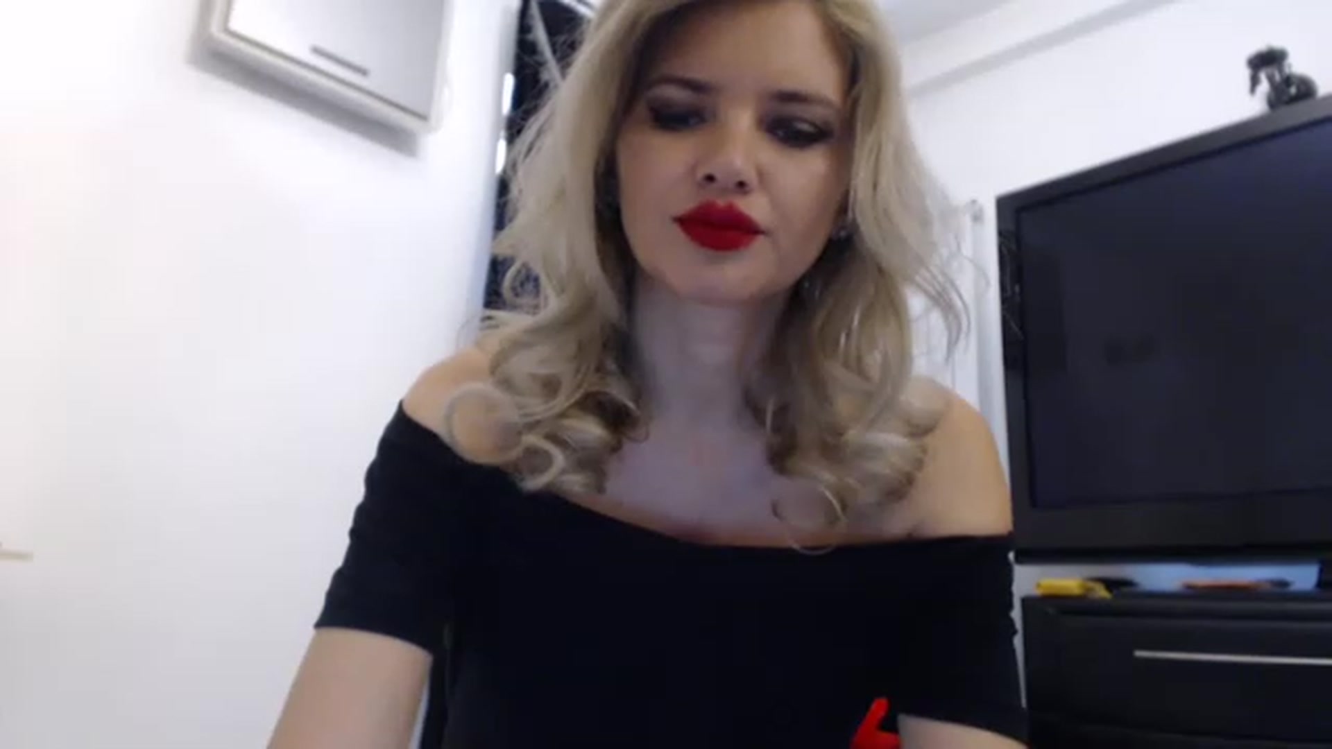Gallery image thumbnail from Dulcineaa's myfreecams stream on, 05/06/2023, 16:04 image 8 of 20