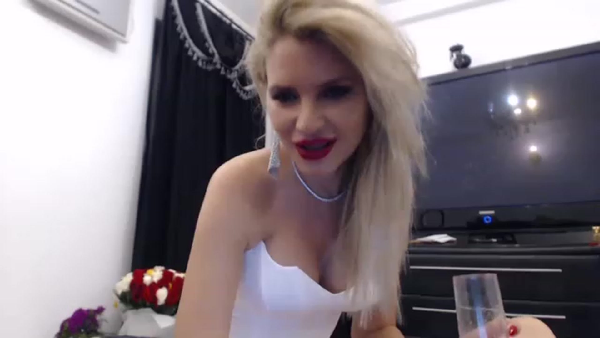Gallery image thumbnail from Dulcineaa's myfreecams stream on, 05/11/2023, 22:19 image 3 of 20