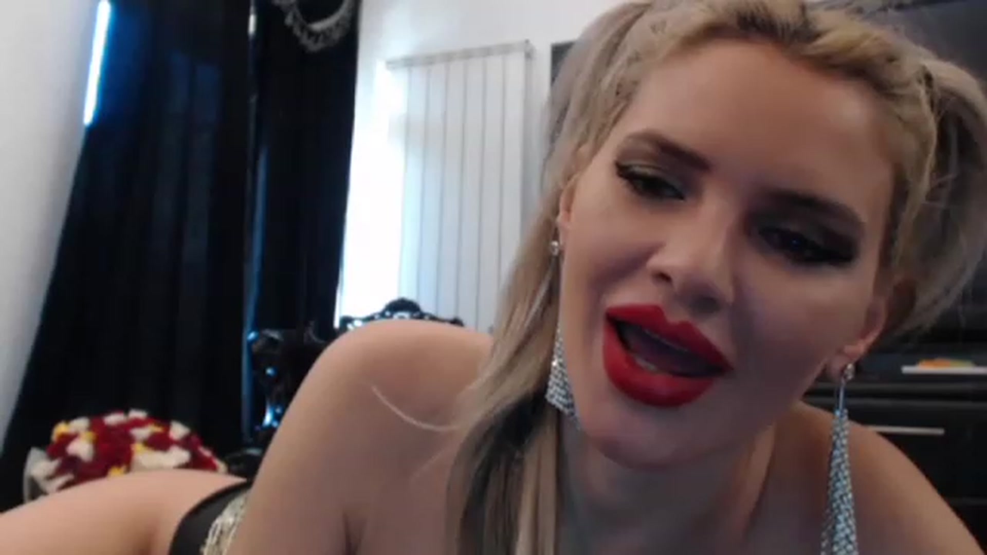 Gallery image thumbnail from Dulcineaa's myfreecams stream on, 05/13/2023, 15:50 image 15 of 20