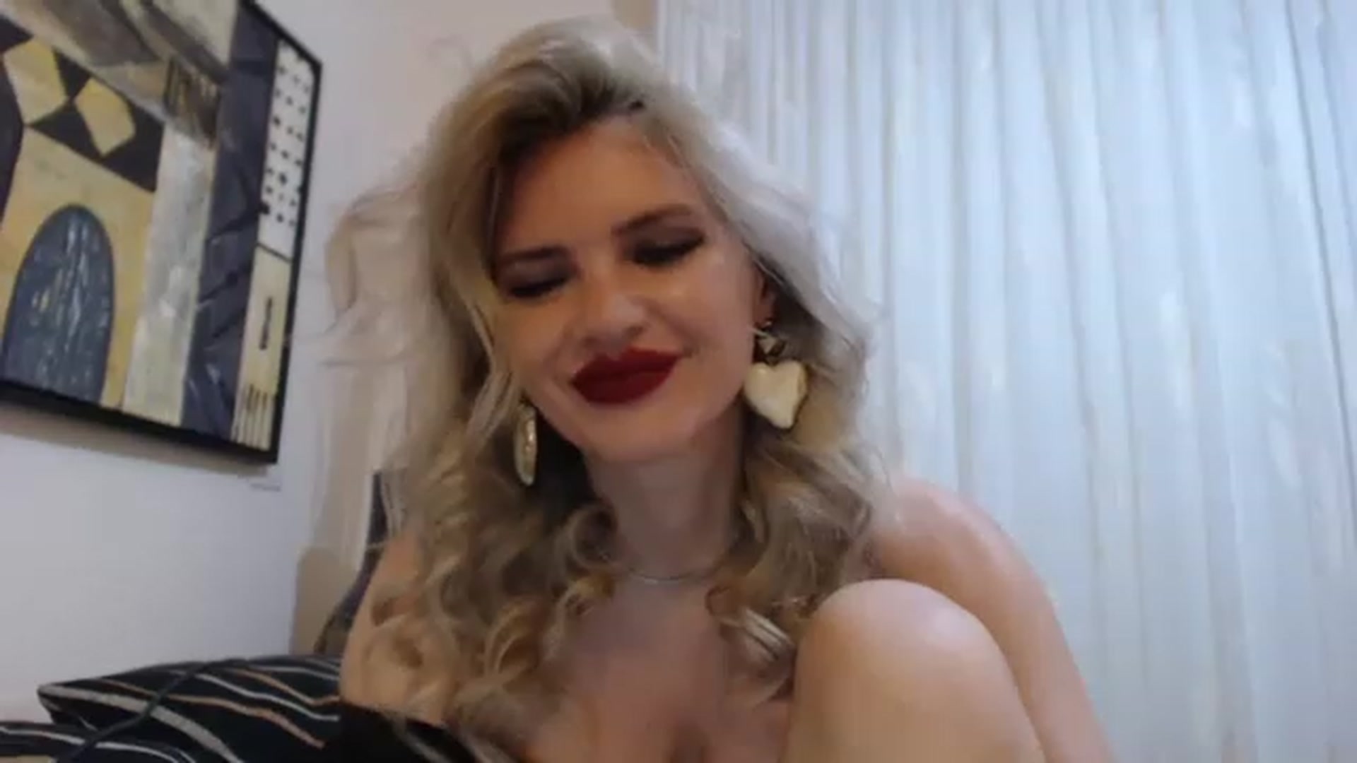 Gallery image thumbnail from Dulcineaa's myfreecams stream on, 05/24/2023, 22:01 image 12 of 20
