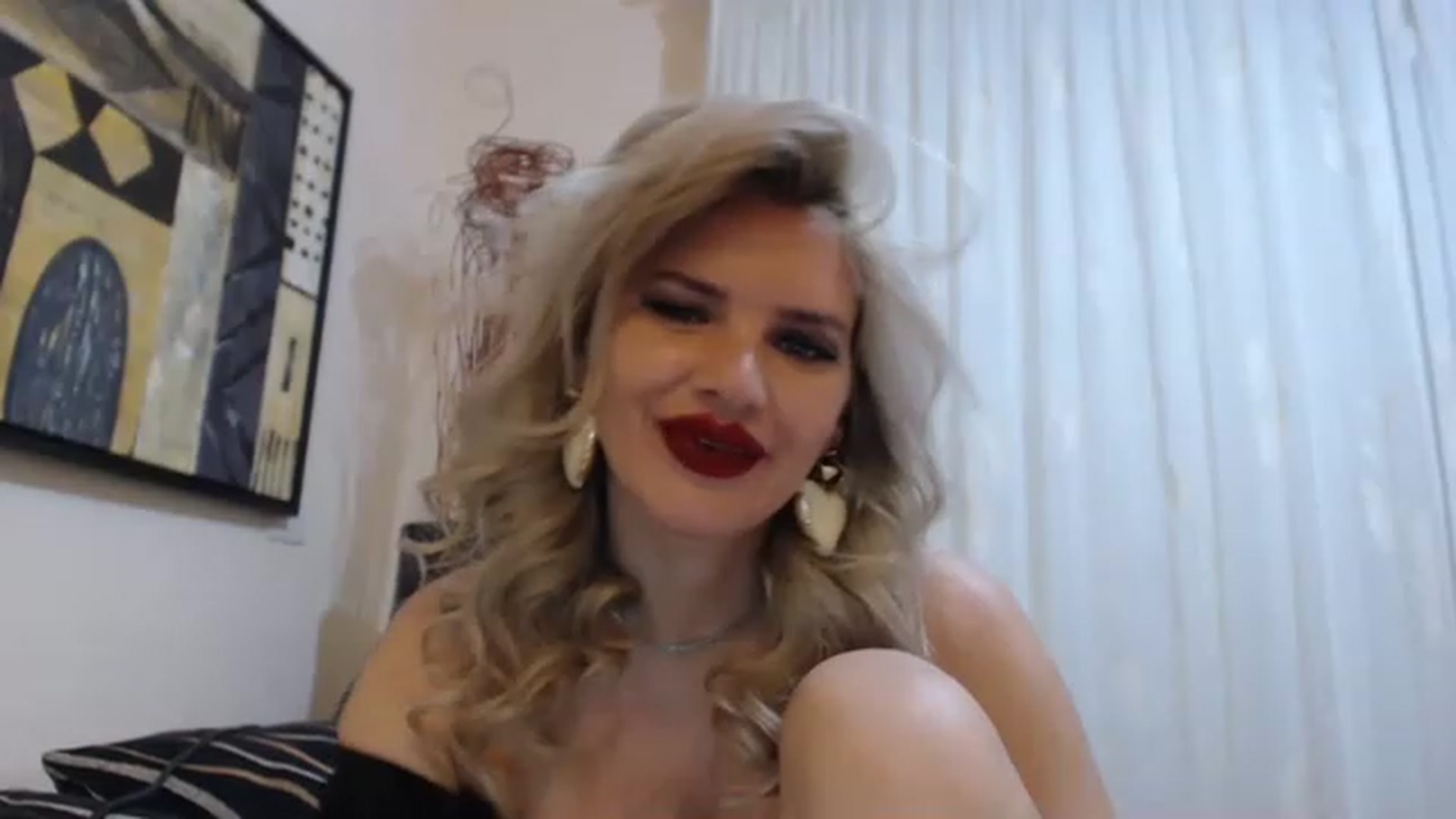 Gallery image thumbnail from Dulcineaa's myfreecams stream on, 05/24/2023, 22:01 image 14 of 20