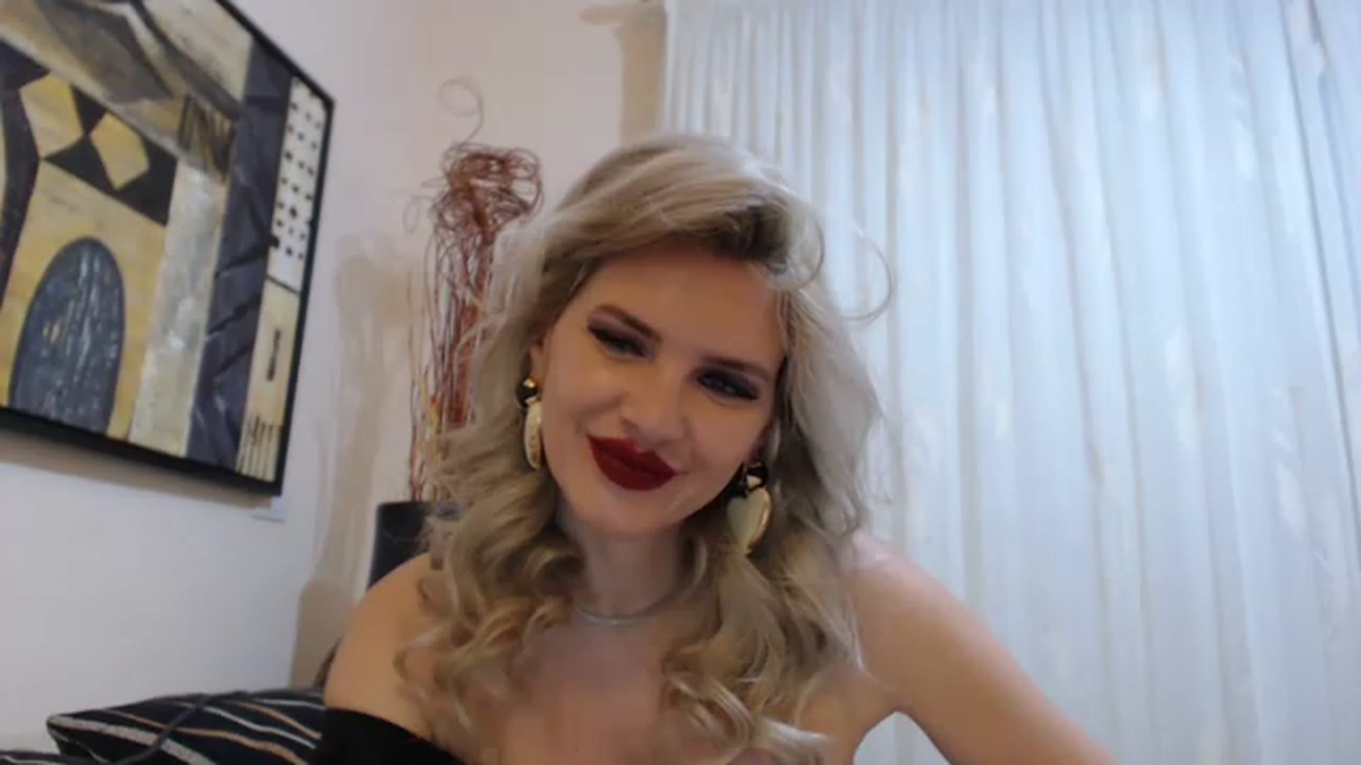Gallery image thumbnail from Dulcineaa's myfreecams stream on, 05/24/2023, 22:01 image 17 of 20