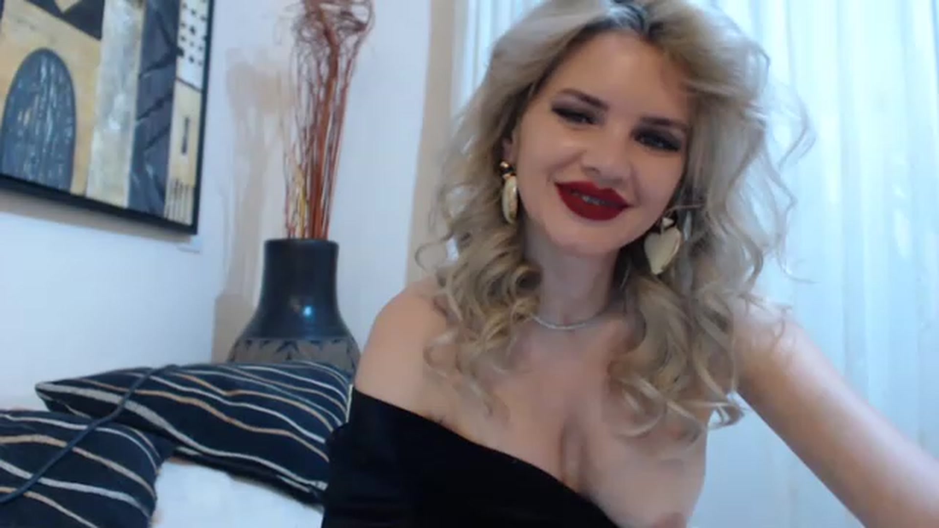 Gallery image thumbnail from Dulcineaa's myfreecams stream on, 05/24/2023, 22:01 image 19 of 20