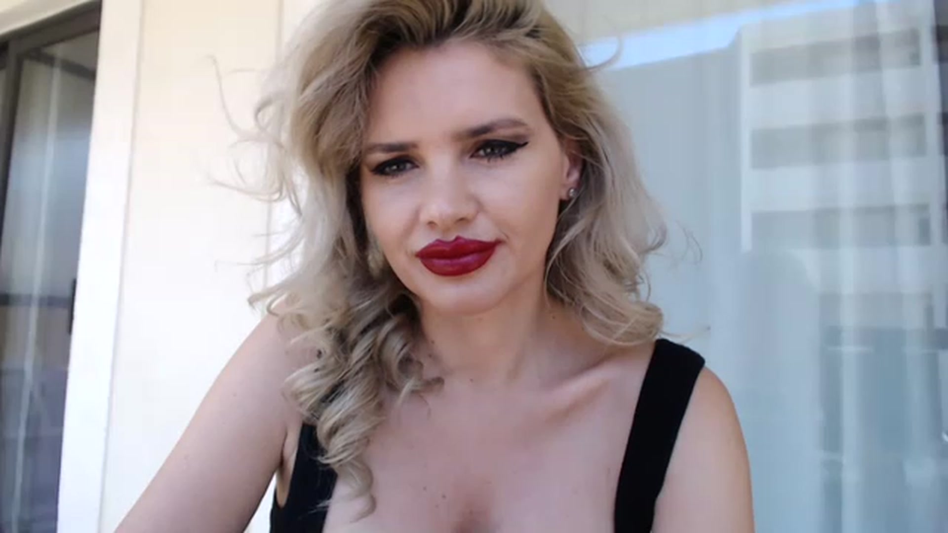 Gallery image thumbnail from Dulcineaa's myfreecams stream on, 05/27/2023, 16:16 image 8 of 20