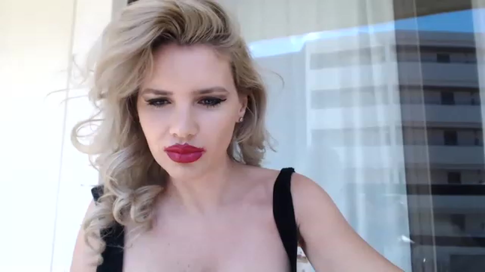 Gallery image thumbnail from Dulcineaa's myfreecams stream on, 05/27/2023, 16:16 image 13 of 20