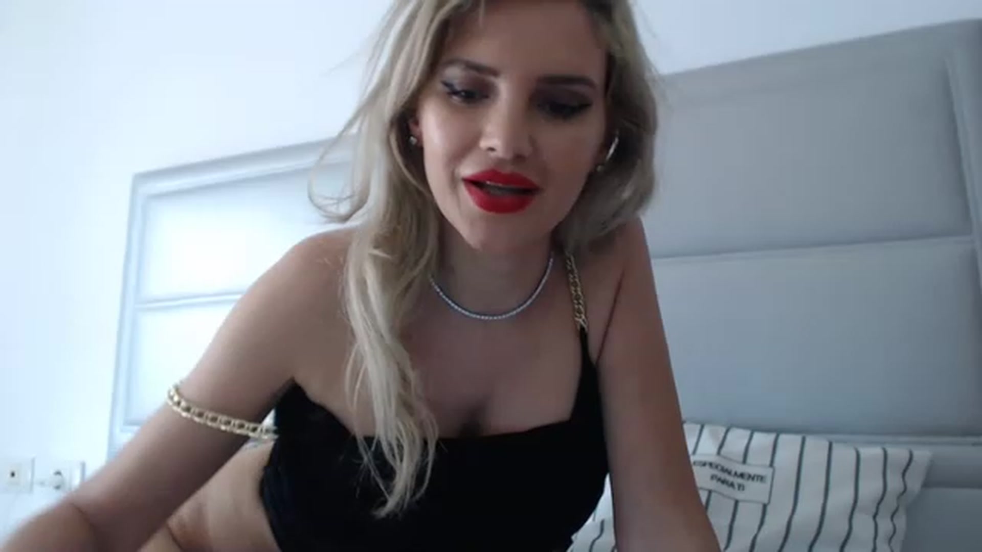 Gallery image thumbnail from Dulcineaa's myfreecams stream on, 06/09/2023, 14:54 image 12 of 20
