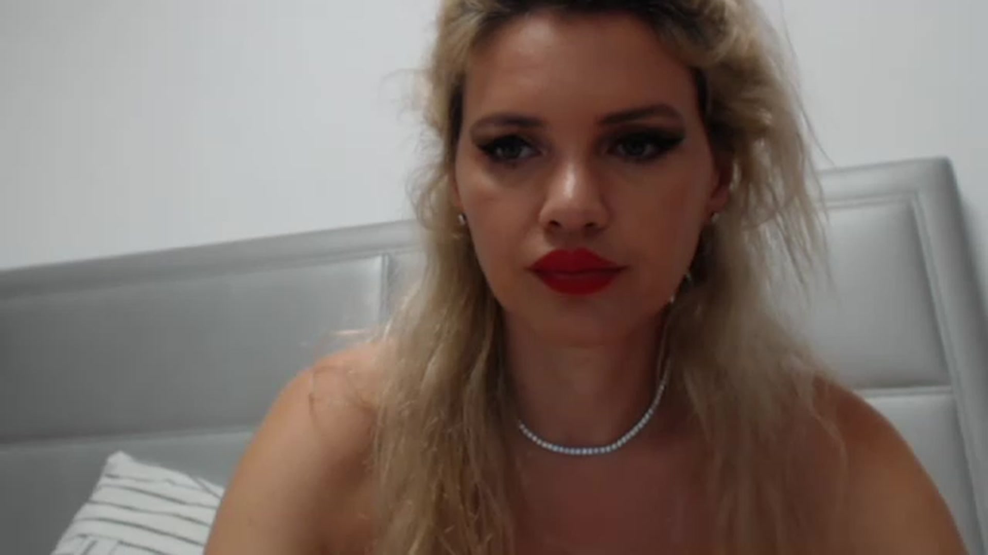 Gallery image thumbnail from Dulcineaa's myfreecams stream on, 06/15/2023, 22:23 image 18 of 20