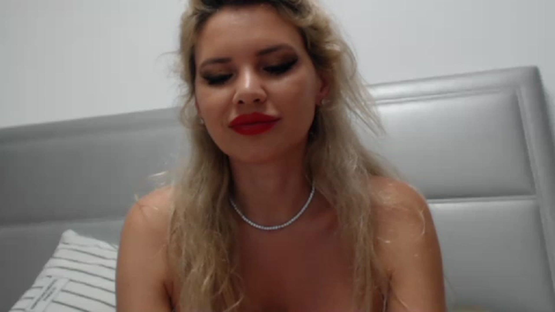 Gallery image thumbnail from Dulcineaa's myfreecams stream on, 06/15/2023, 22:23 image 10 of 20