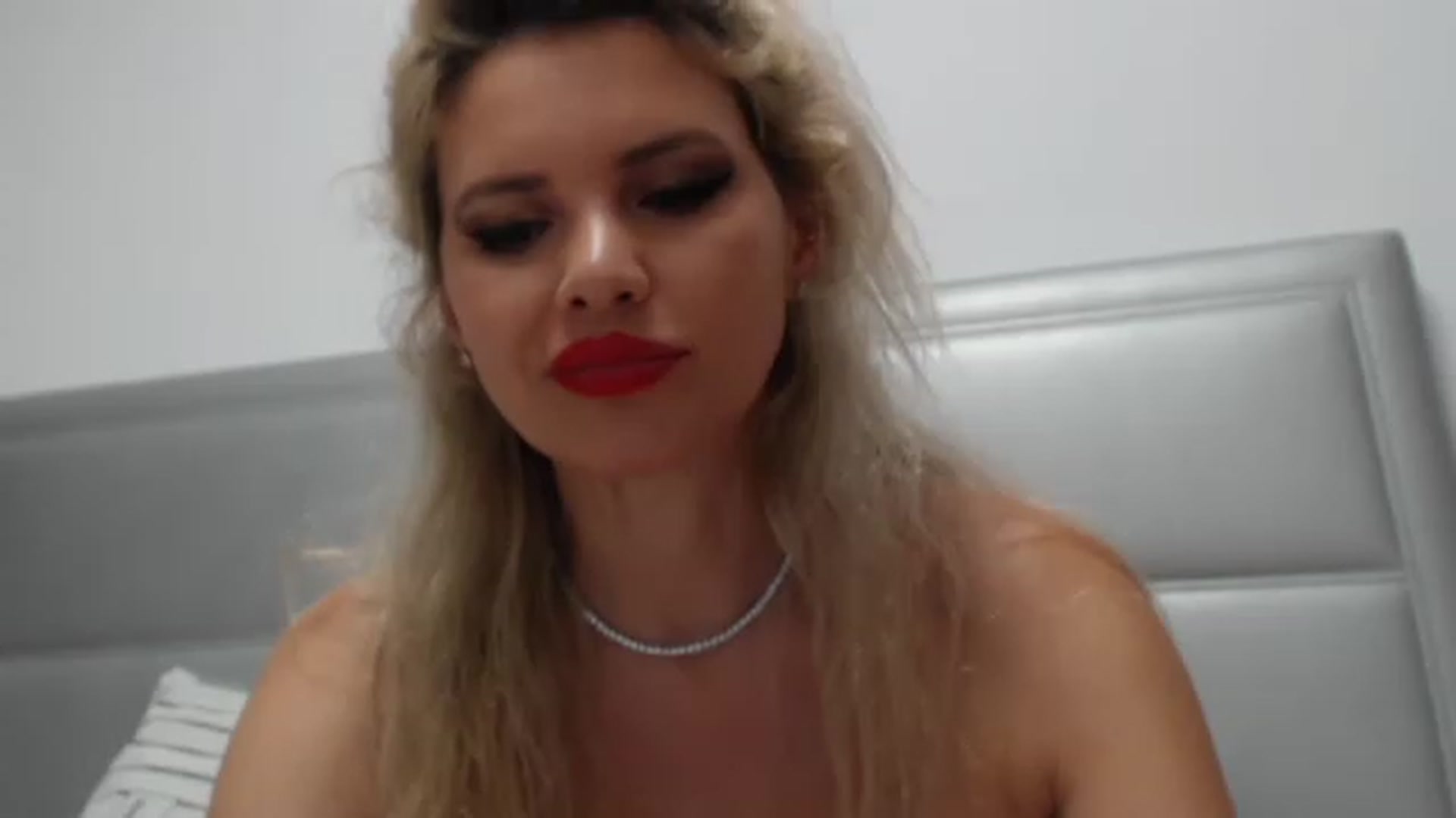 Gallery image thumbnail from Dulcineaa's myfreecams stream on, 06/15/2023, 22:23 image 14 of 20