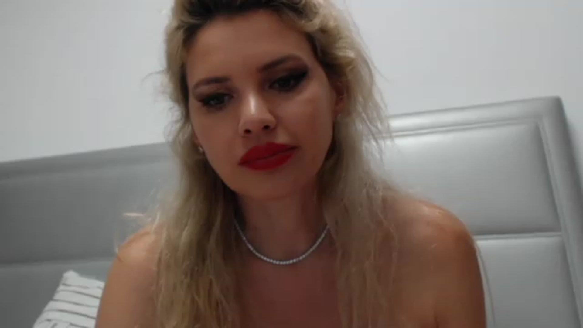 Gallery image thumbnail from Dulcineaa's myfreecams stream on, 06/15/2023, 22:23 image 16 of 20