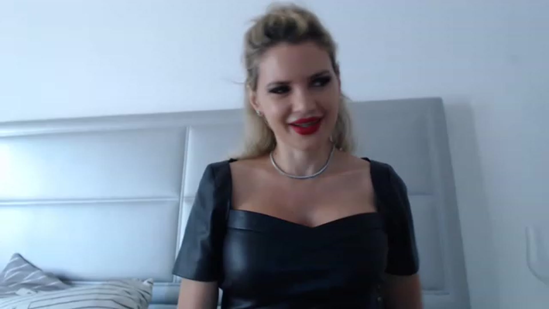 Gallery image thumbnail from Dulcineaa's myfreecams stream on, 06/18/2023, 15:10 image 12 of 20