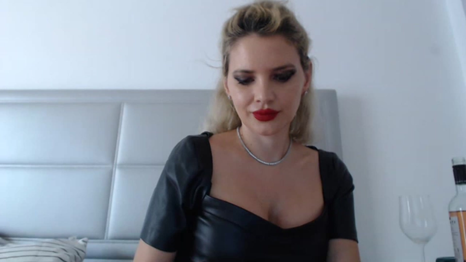 Gallery image thumbnail from Dulcineaa's myfreecams stream on, 06/18/2023, 15:10 image 13 of 20