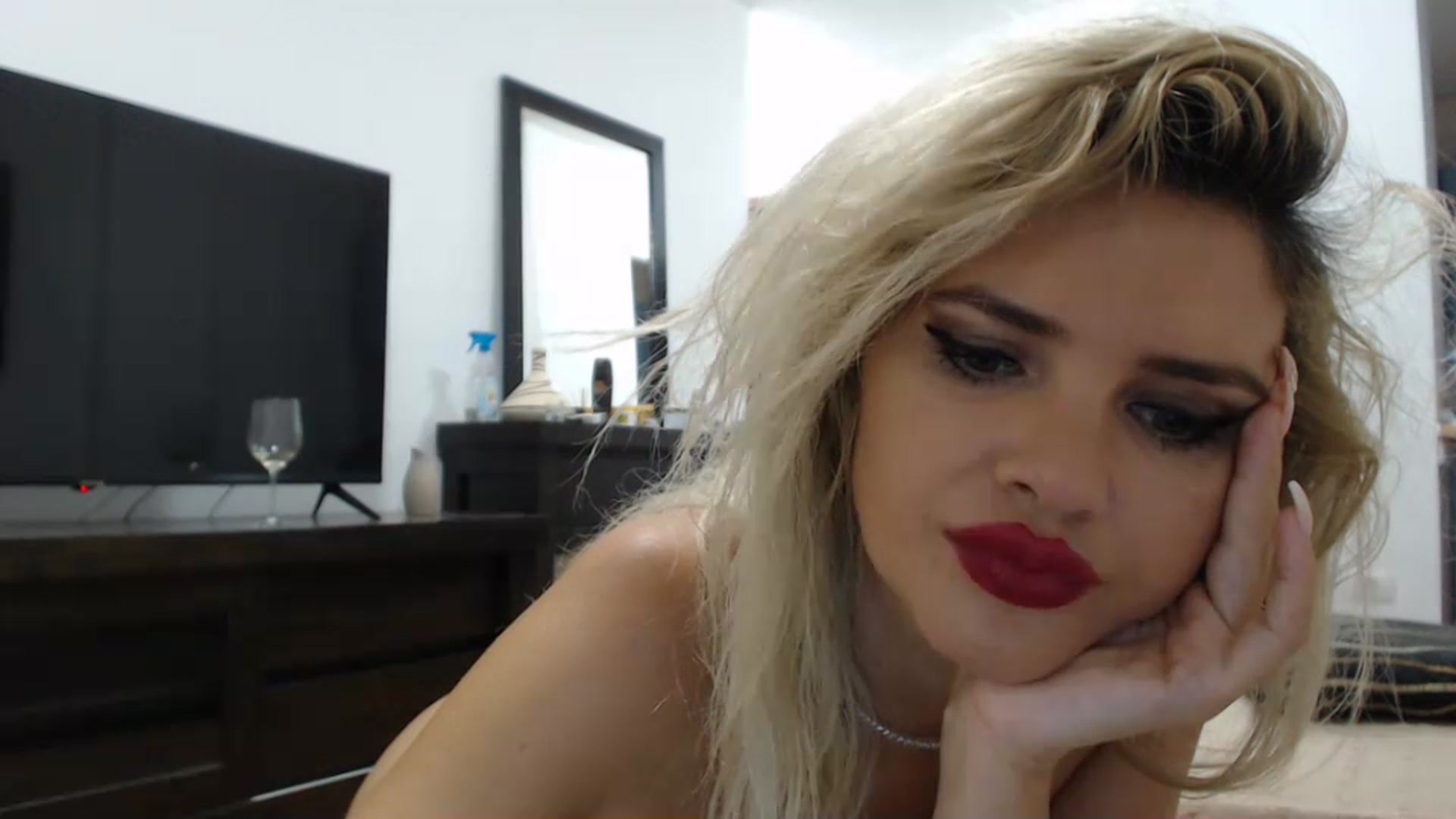 Gallery image thumbnail from Dulcineaa's myfreecams stream on, 07/10/2023, 22:37 image 10 of 20