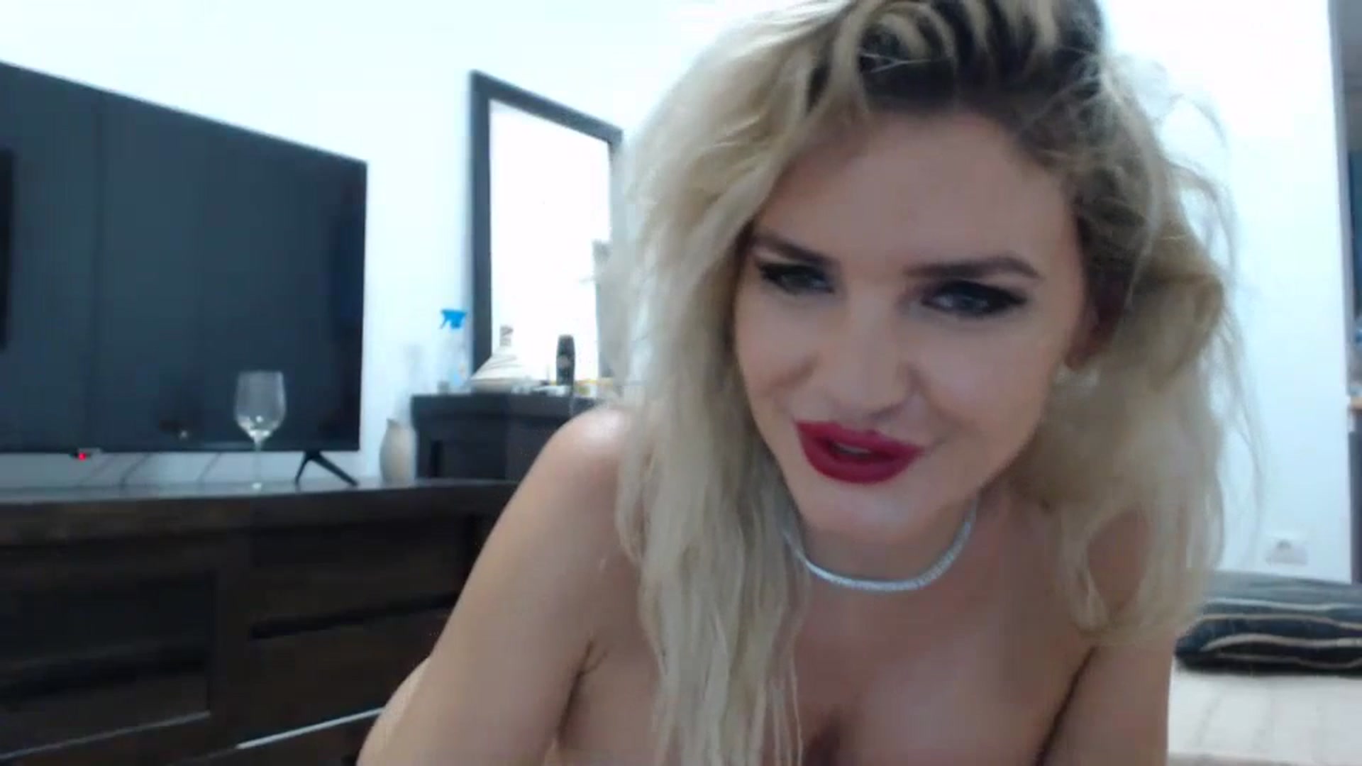 Gallery image thumbnail from Dulcineaa's myfreecams stream on, 07/10/2023, 22:37 image 12 of 20