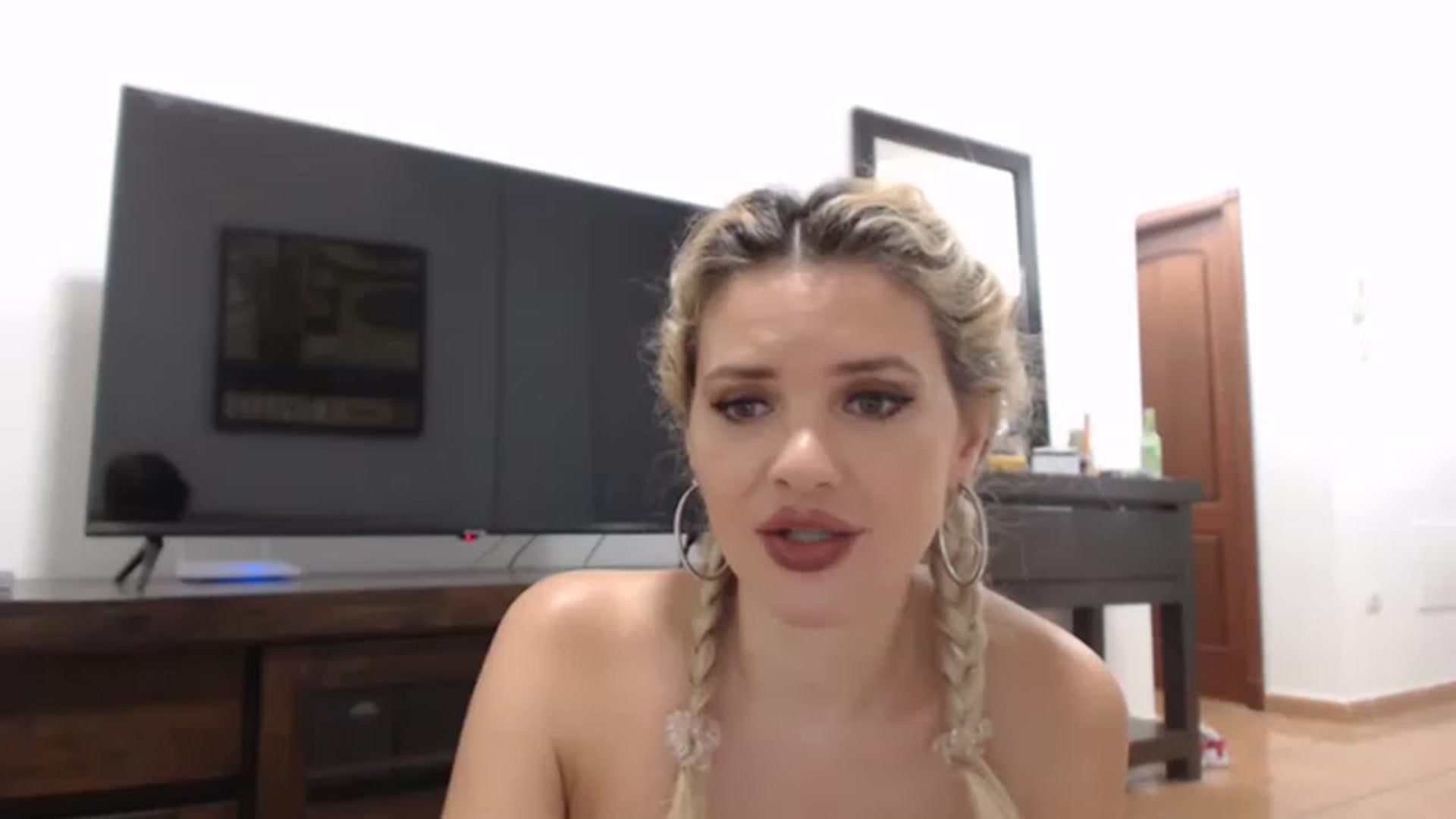 Gallery image thumbnail from Dulcineaa's myfreecams stream on, 07/12/2023, 22:34 image 19 of 20