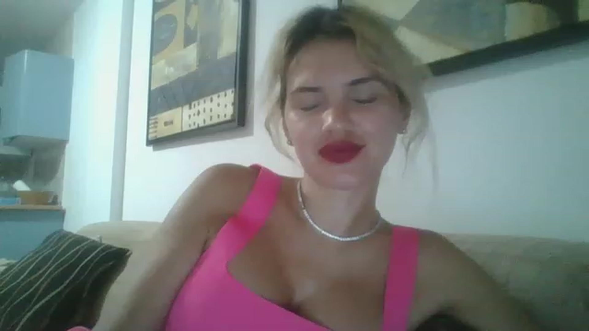 Gallery image thumbnail from Dulcineaa's myfreecams stream on, 07/18/2023, 21:07 image 4 of 20