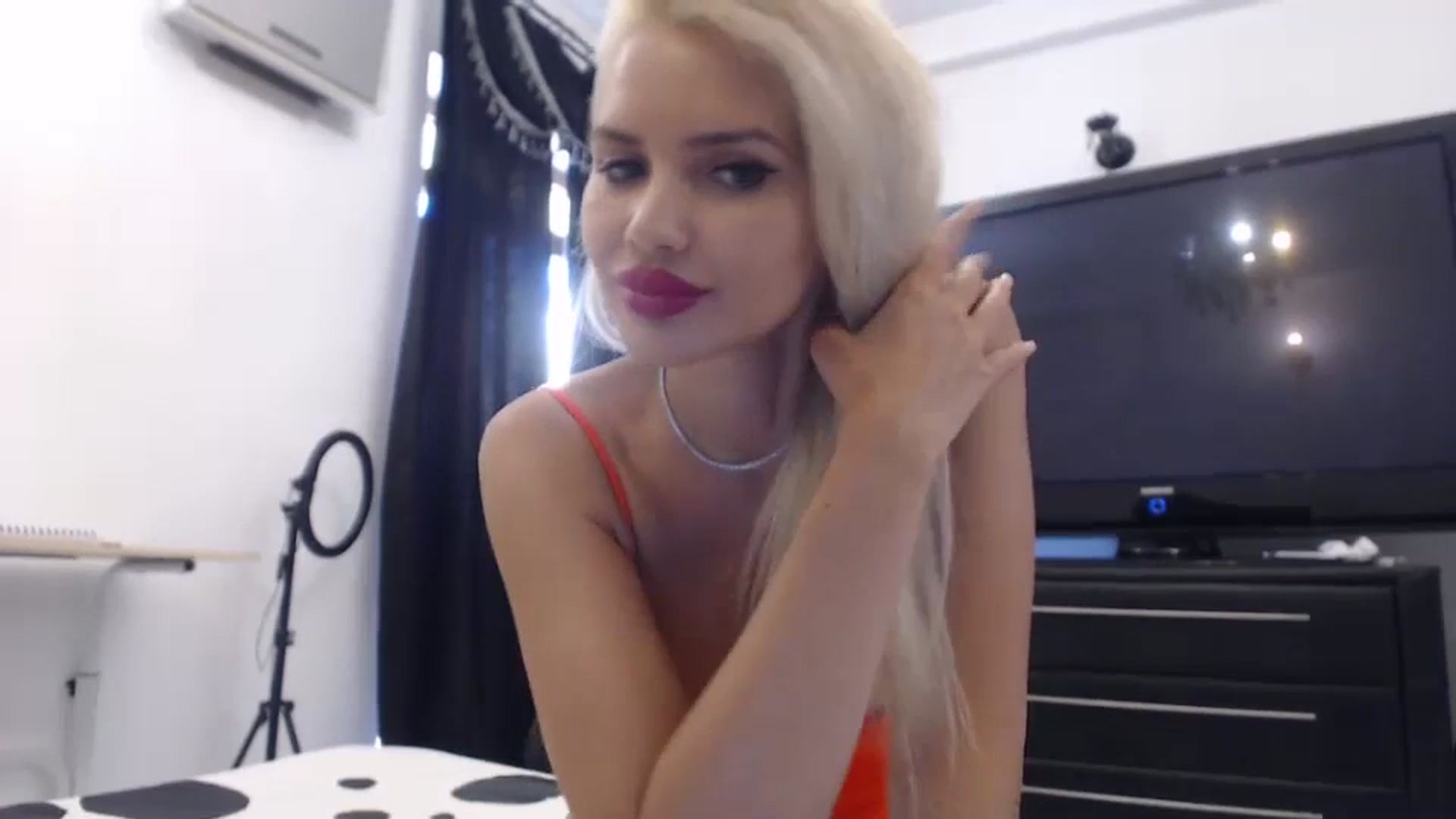 Gallery image thumbnail from Dulcineaa's myfreecams stream on, 07/21/2023, 15:17 image 12 of 20