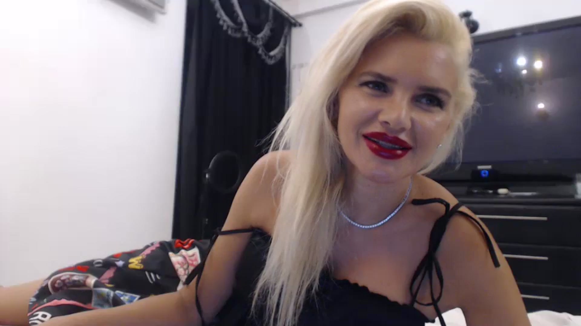 Gallery image thumbnail from Dulcineaa's myfreecams stream on, 07/23/2023, 22:06 image 3 of 20