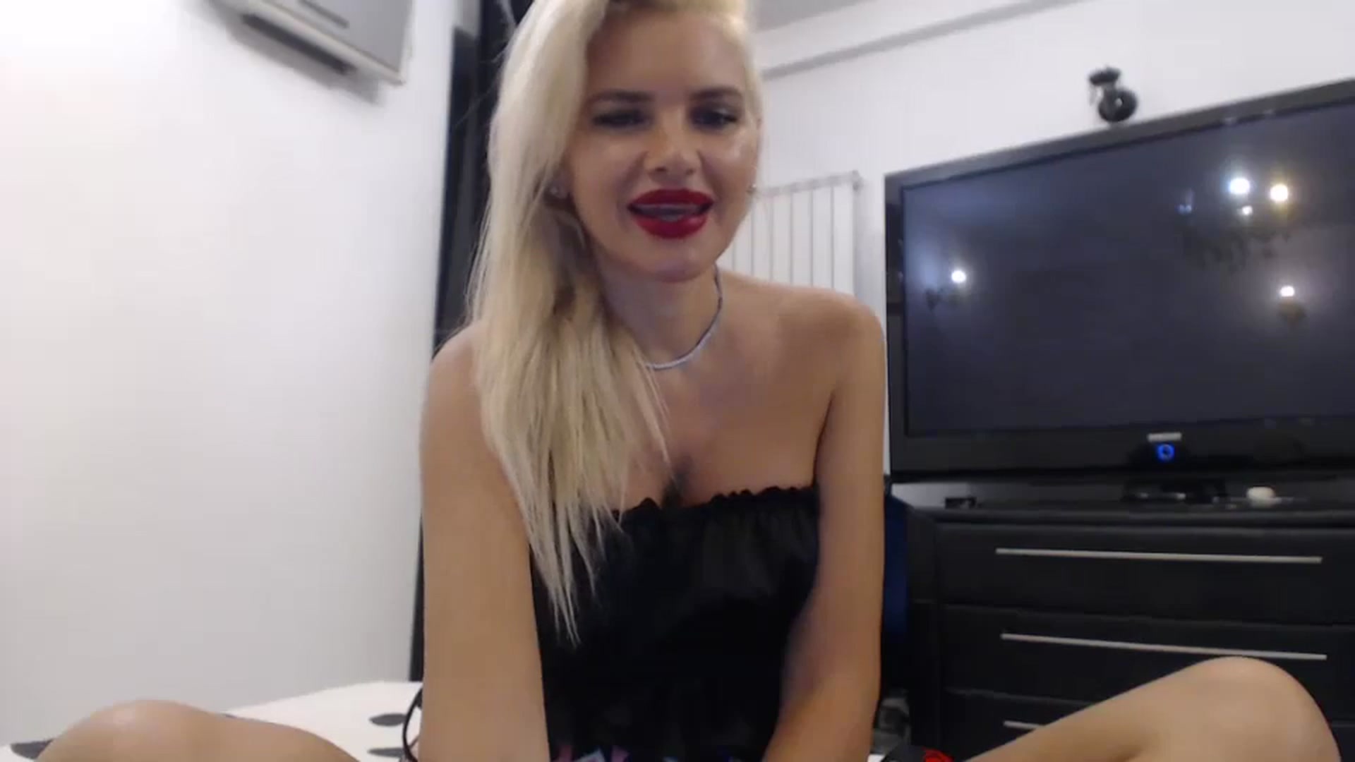 Gallery image thumbnail from Dulcineaa's myfreecams stream on, 07/23/2023, 22:06 image 20 of 20