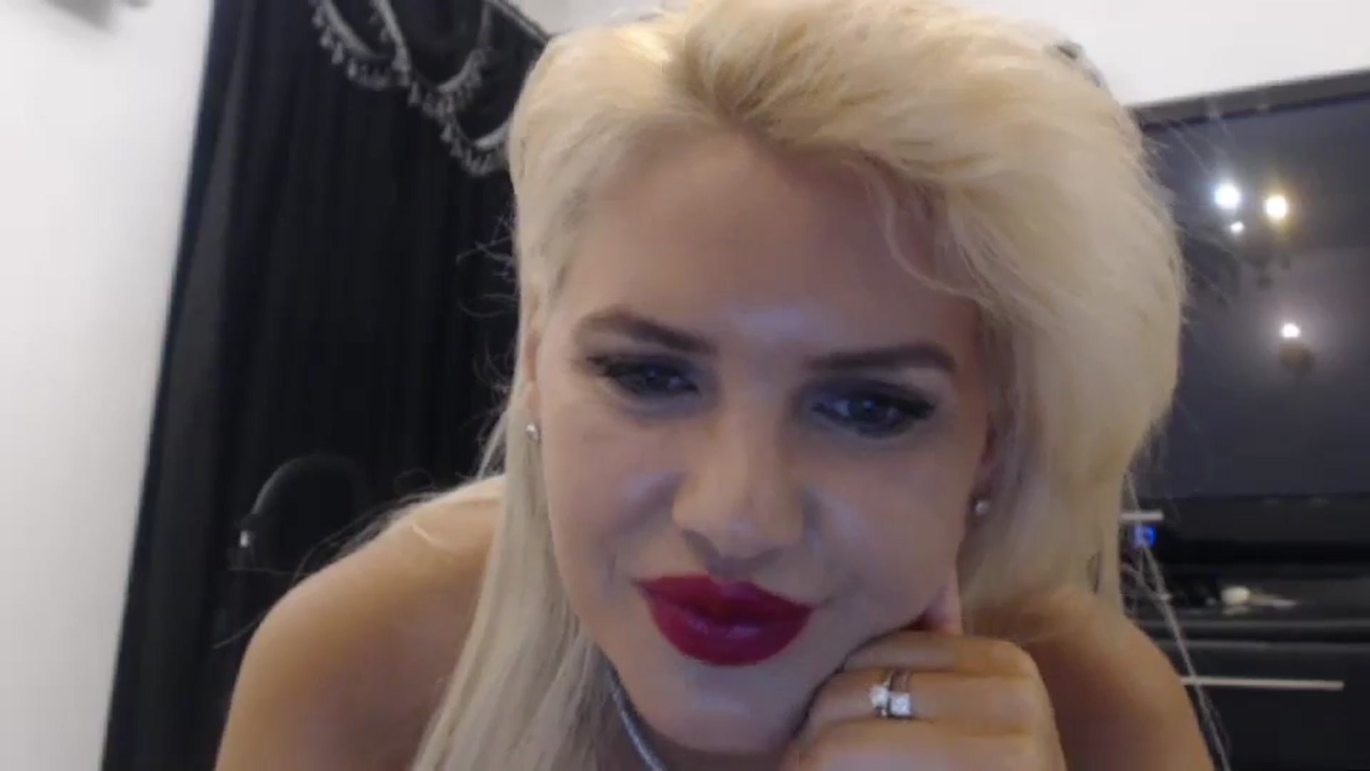 Gallery image thumbnail from Dulcineaa's myfreecams stream on, 07/23/2023, 22:52 image 13 of 20