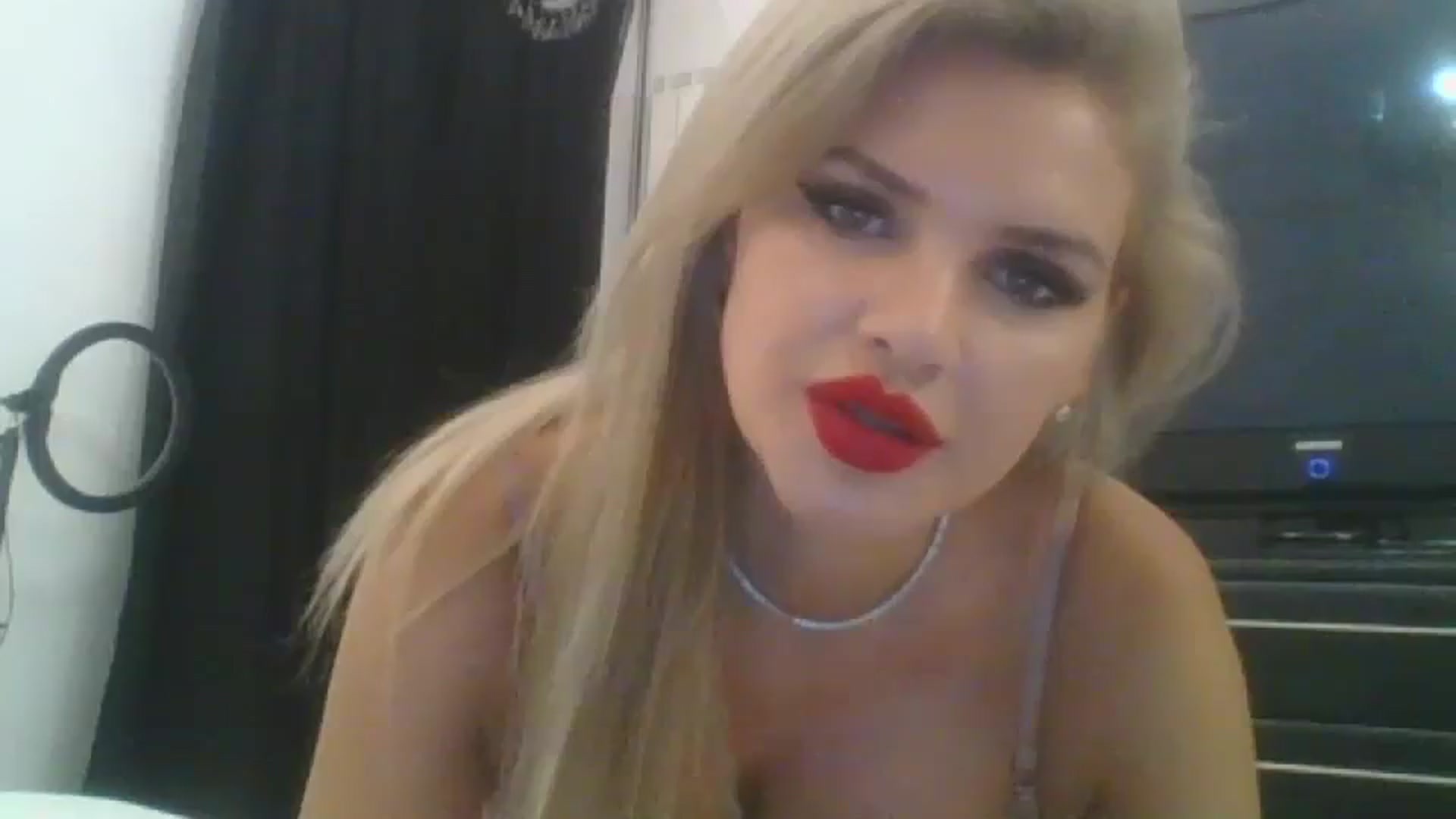 Gallery image thumbnail from Dulcineaa's myfreecams stream on, 07/26/2023, 22:03 image 20 of 20