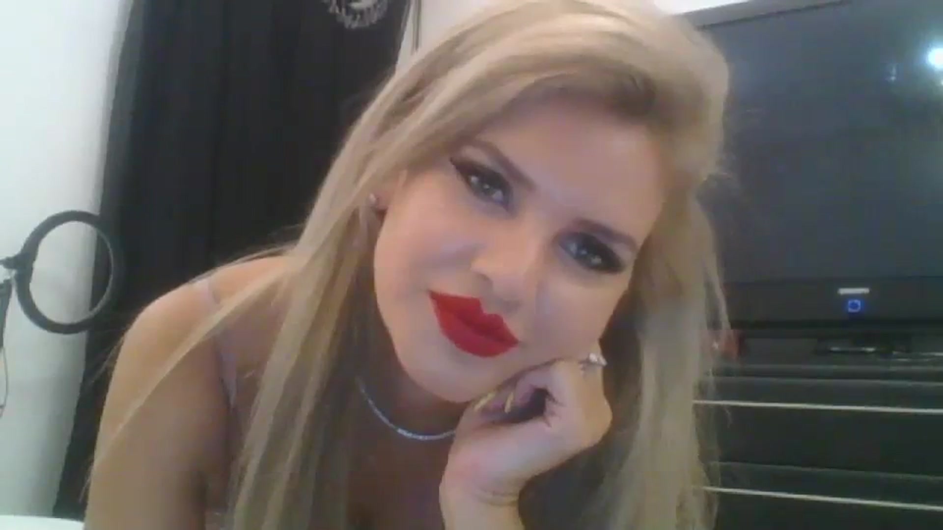 Gallery image thumbnail from Dulcineaa's myfreecams stream on, 07/26/2023, 22:03 image 16 of 20