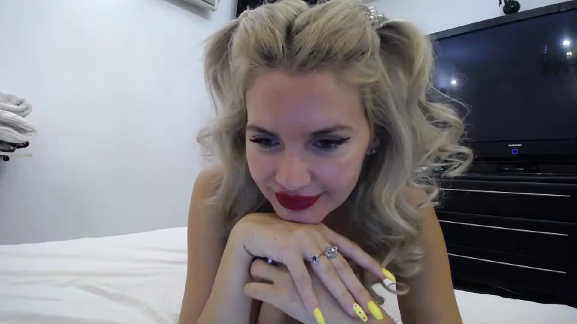 Gallery image thumbnail from Dulcineaa's myfreecams stream on, 08/08/2023, 21:59 image 3 of 20