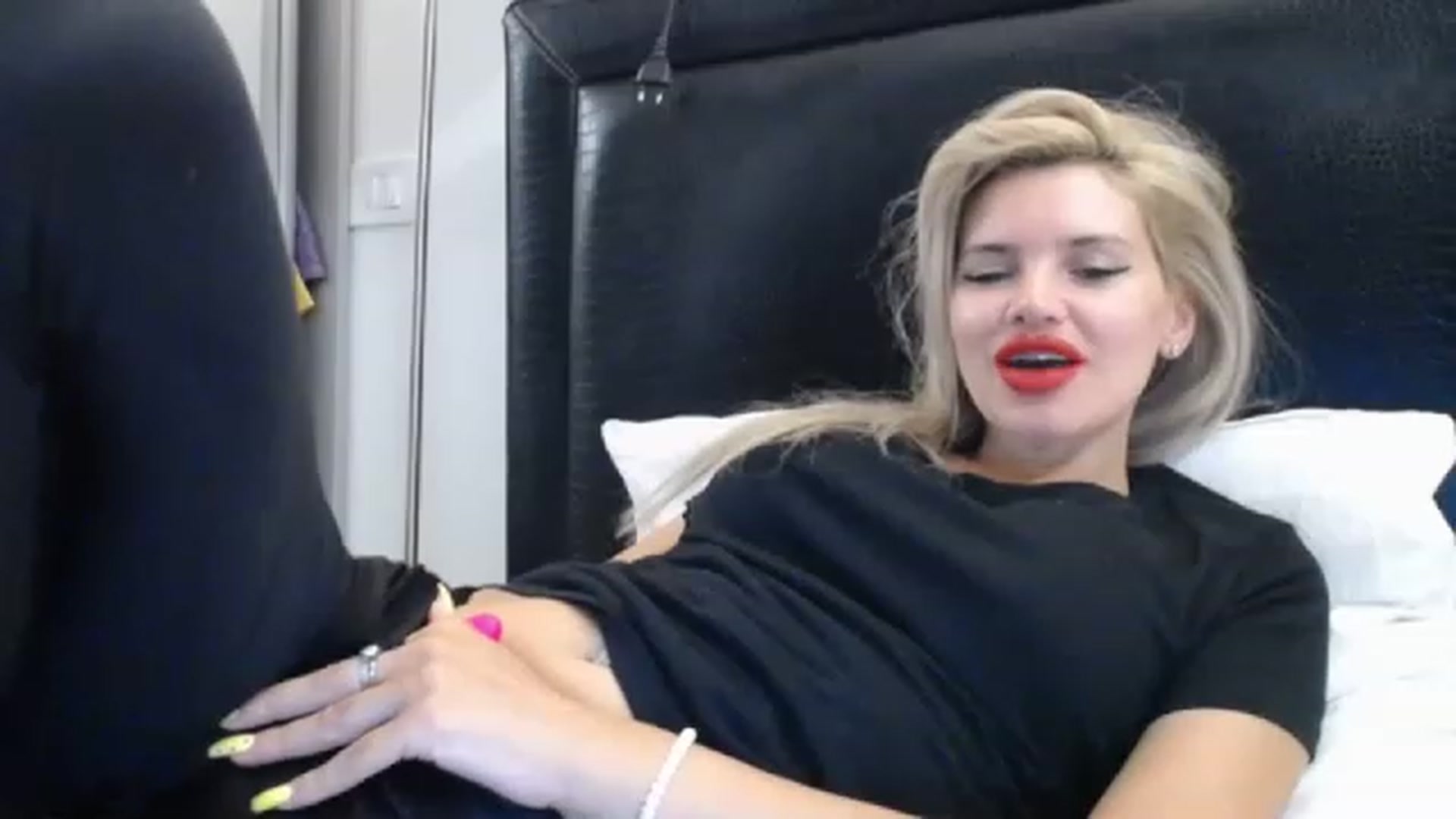 Gallery image thumbnail from Dulcineaa's myfreecams stream on, 08/13/2023, 22:32 image 16 of 20