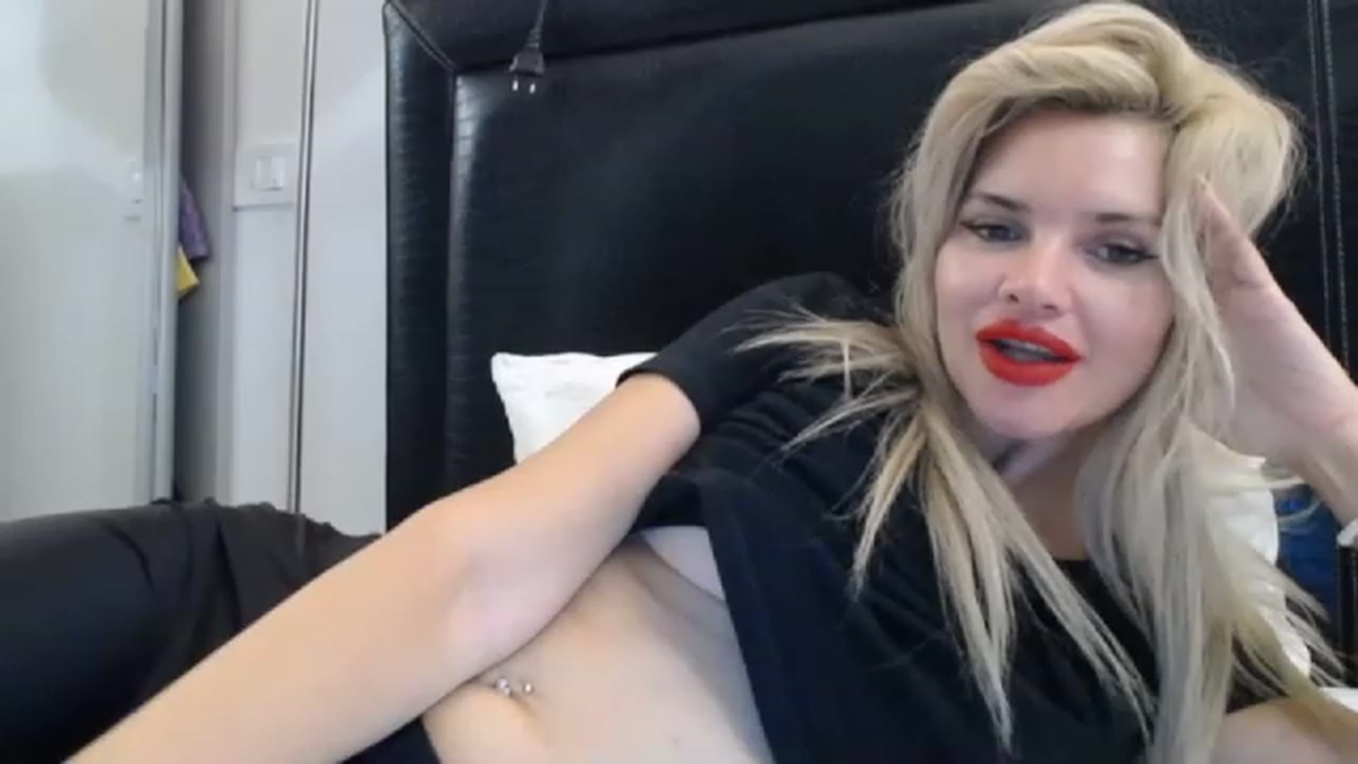 Gallery image thumbnail from Dulcineaa's myfreecams stream on, 08/13/2023, 22:32 image 17 of 20