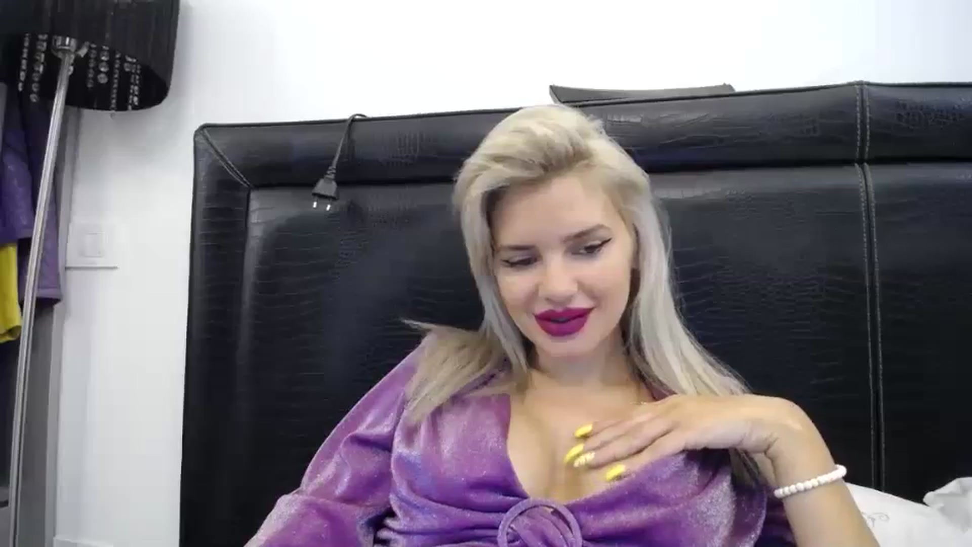Gallery image thumbnail from Dulcineaa's myfreecams stream on, 08/30/2023, 21:39 image 2 of 20
